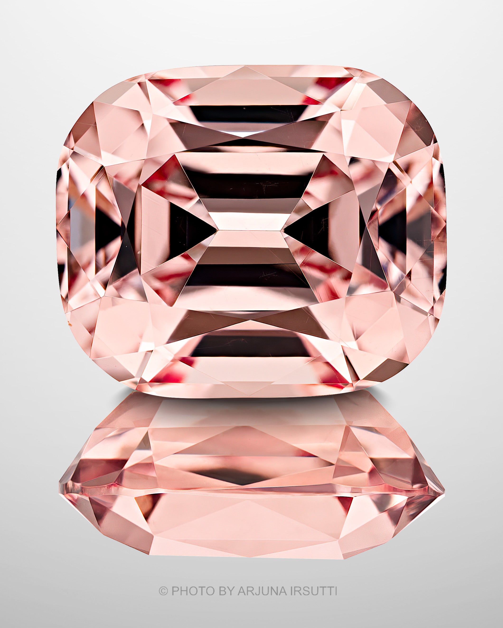 1.74 ct Peachy-Pink Mahenge Garnet, precision cut, face-up, view 2