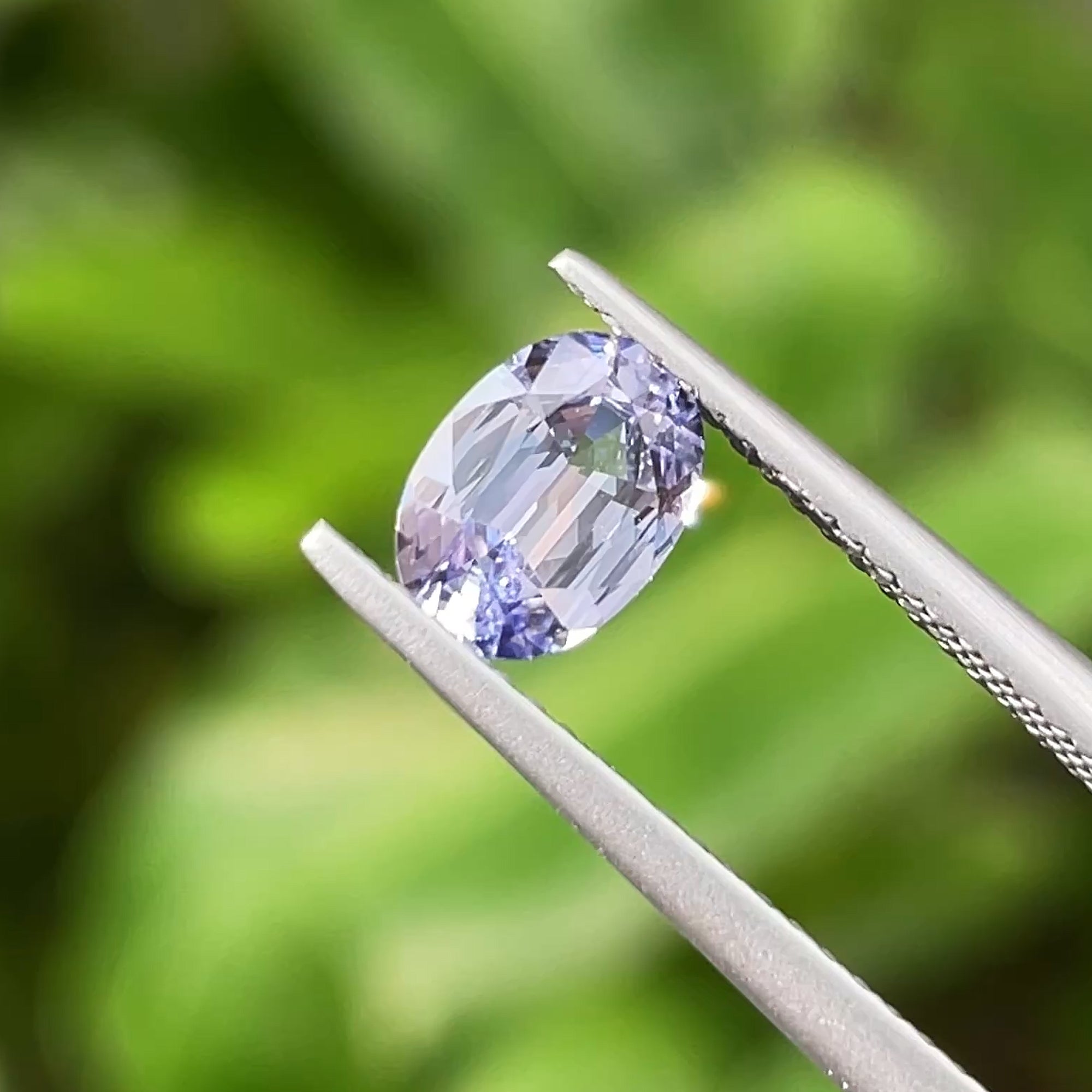 0.94 ct Color-Shift Sapphire from Sri Lanka 🇱🇰