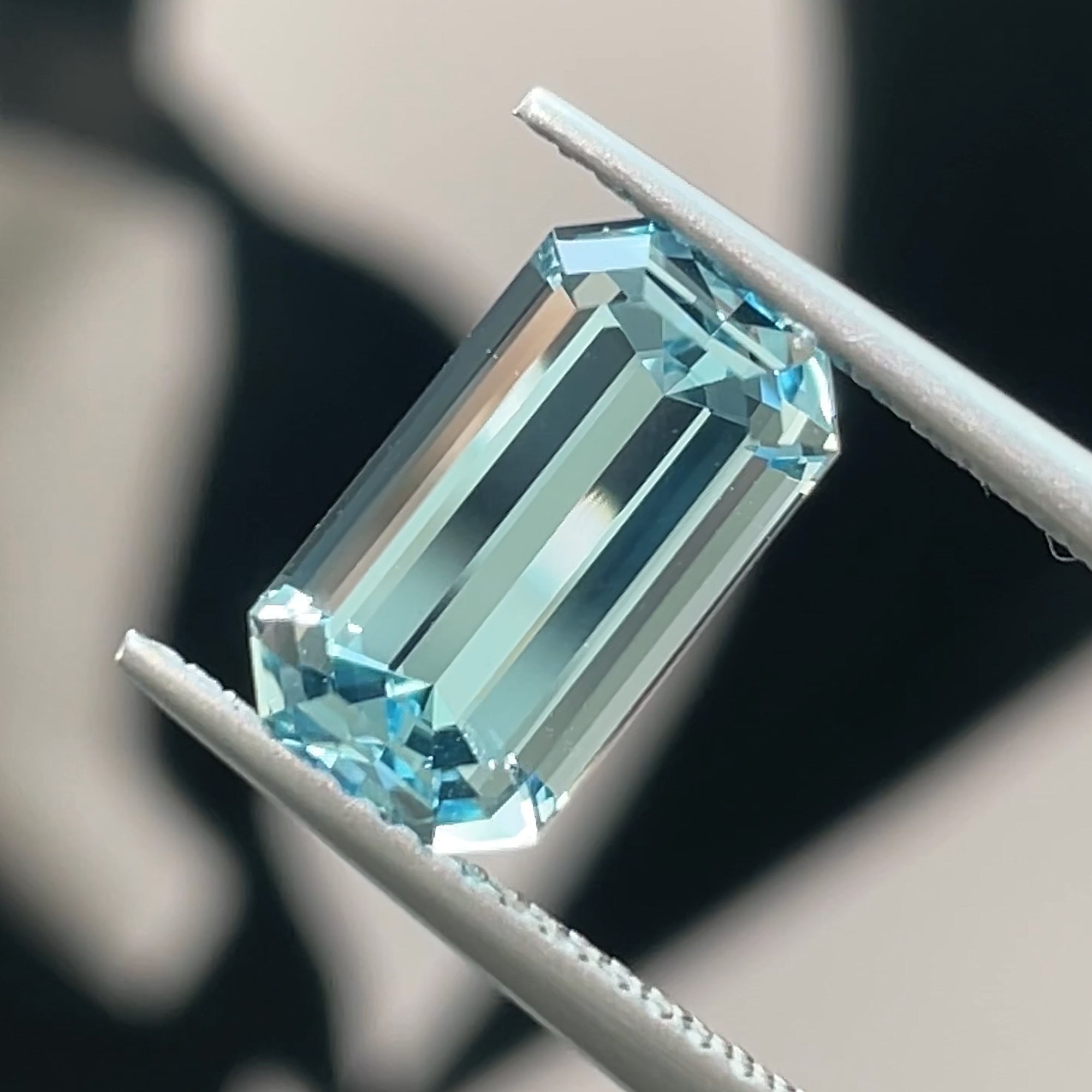 2.54 ct Aquamarine from Madagascar, precision cut, face-up, view 9