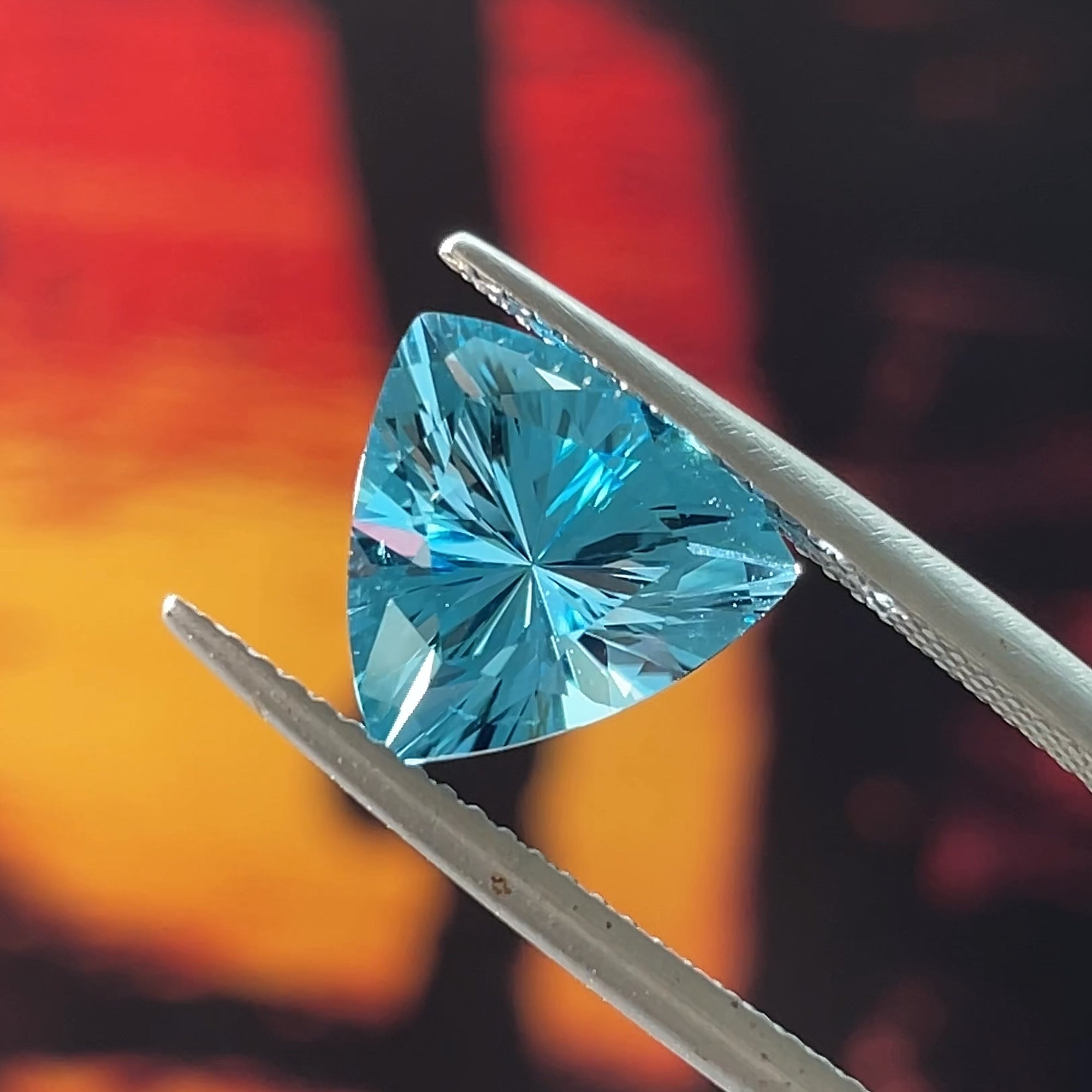 4.32 ct Swiss Blue Topaz from Brazil, precision cut, face-up, view 9