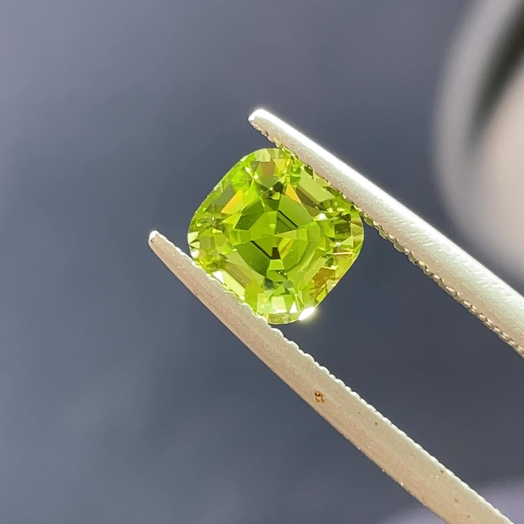 1.58 ct Apple Green Peridot from Pakistan 🇵🇰