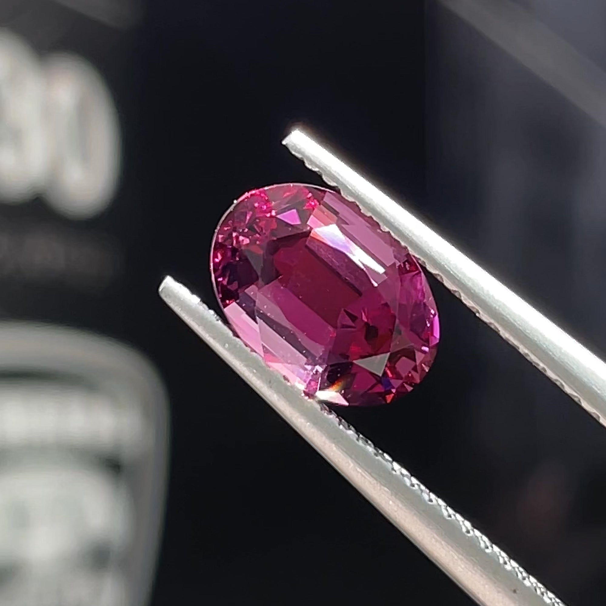 2.36 ct Umbalite Garnet from Tanzania, precision cut, face-up, view 10
