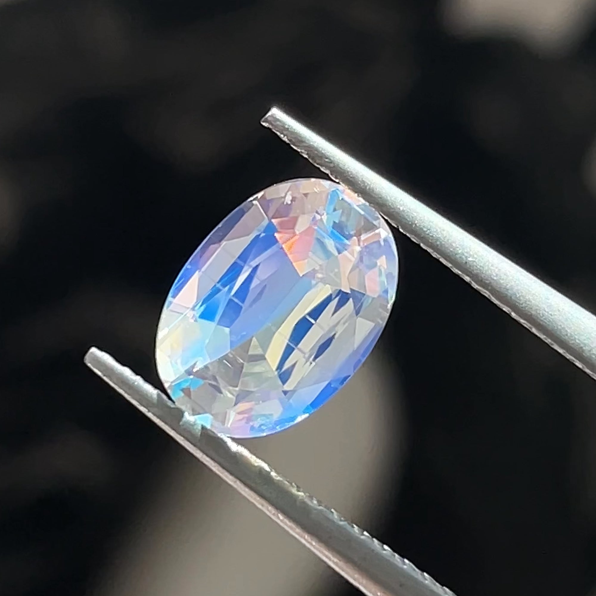 1.60 ct Rainbow Moonstone from Madagascar, precision cut, view 2