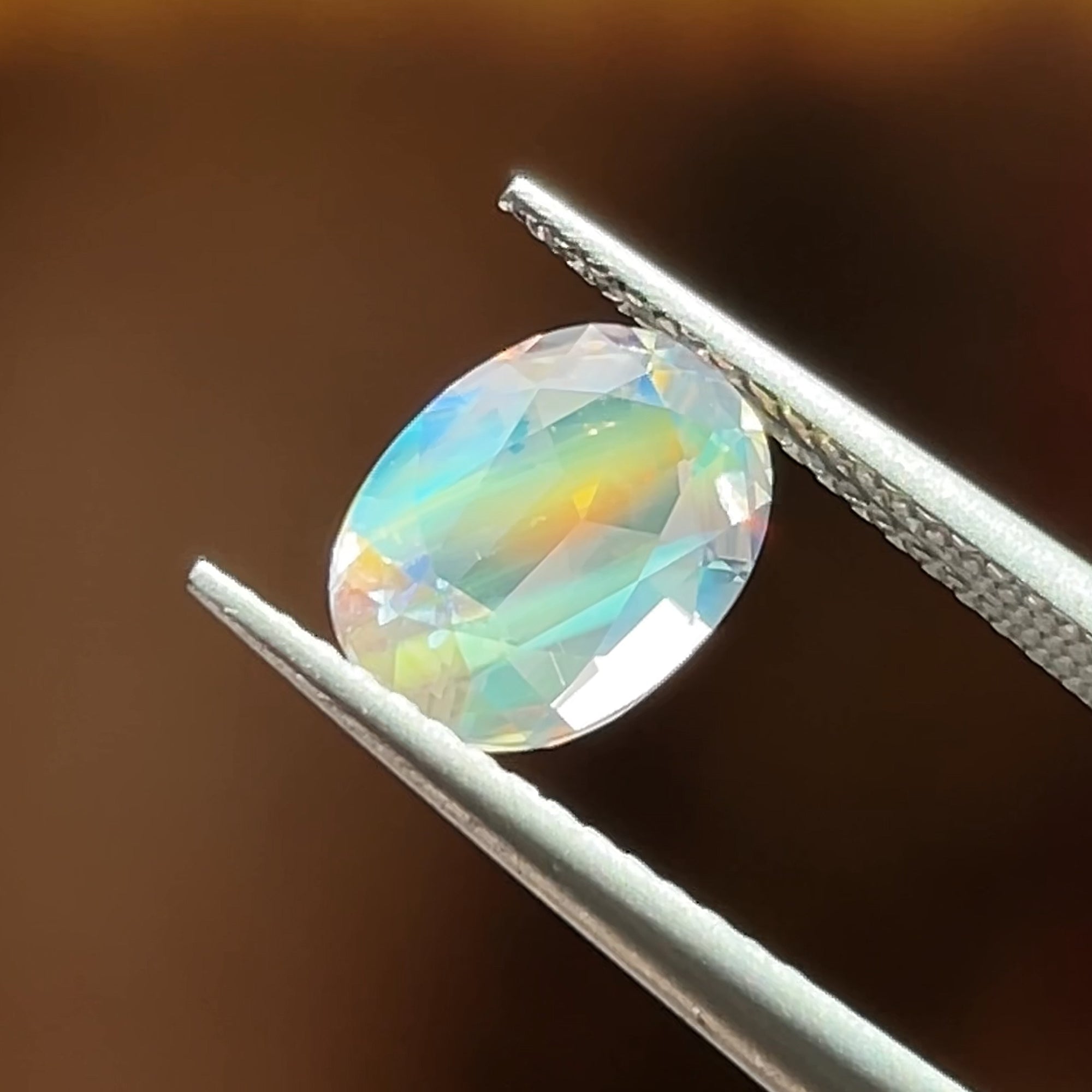1.60 ct Rainbow Moonstone from Madagascar, precision cut, view 4