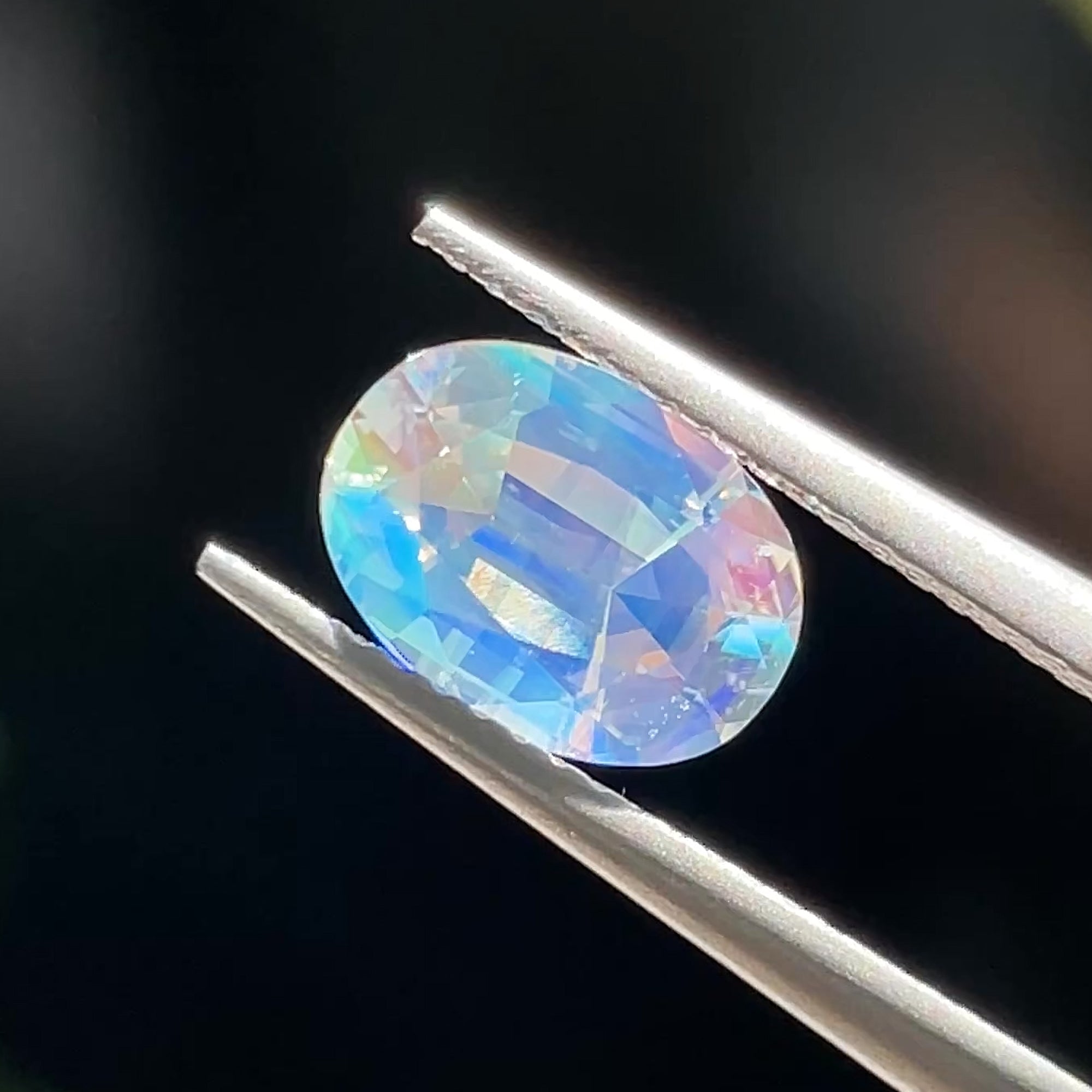 1.60 ct Rainbow Moonstone from Madagascar, precision cut, view 5