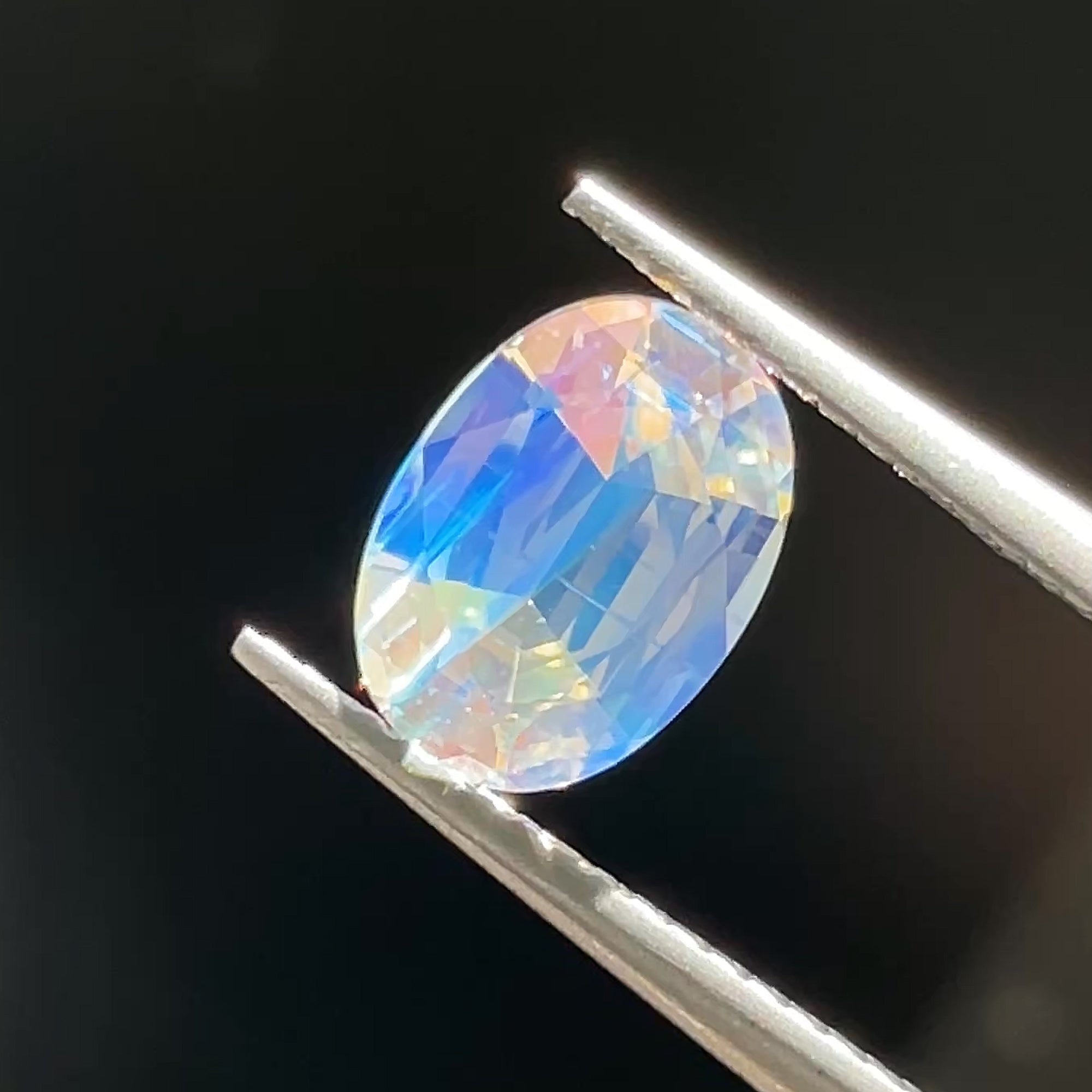 1.60 ct Rainbow Moonstone from Madagascar, precision cut, view 8