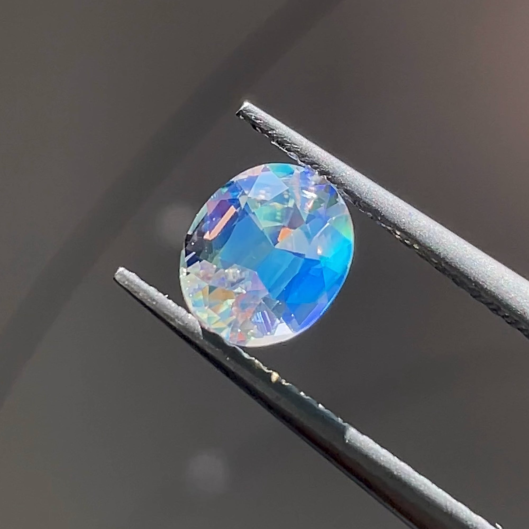 1.16 ct Rainbow Moonstone from Madagascar, precision cut, view 4