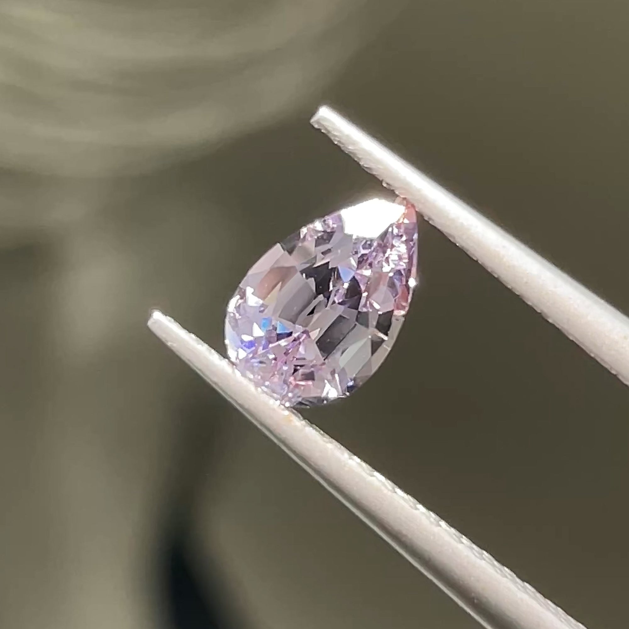 0.92 ct Wisteria Spinel from Tanzania, precision cut, face-up, view 9