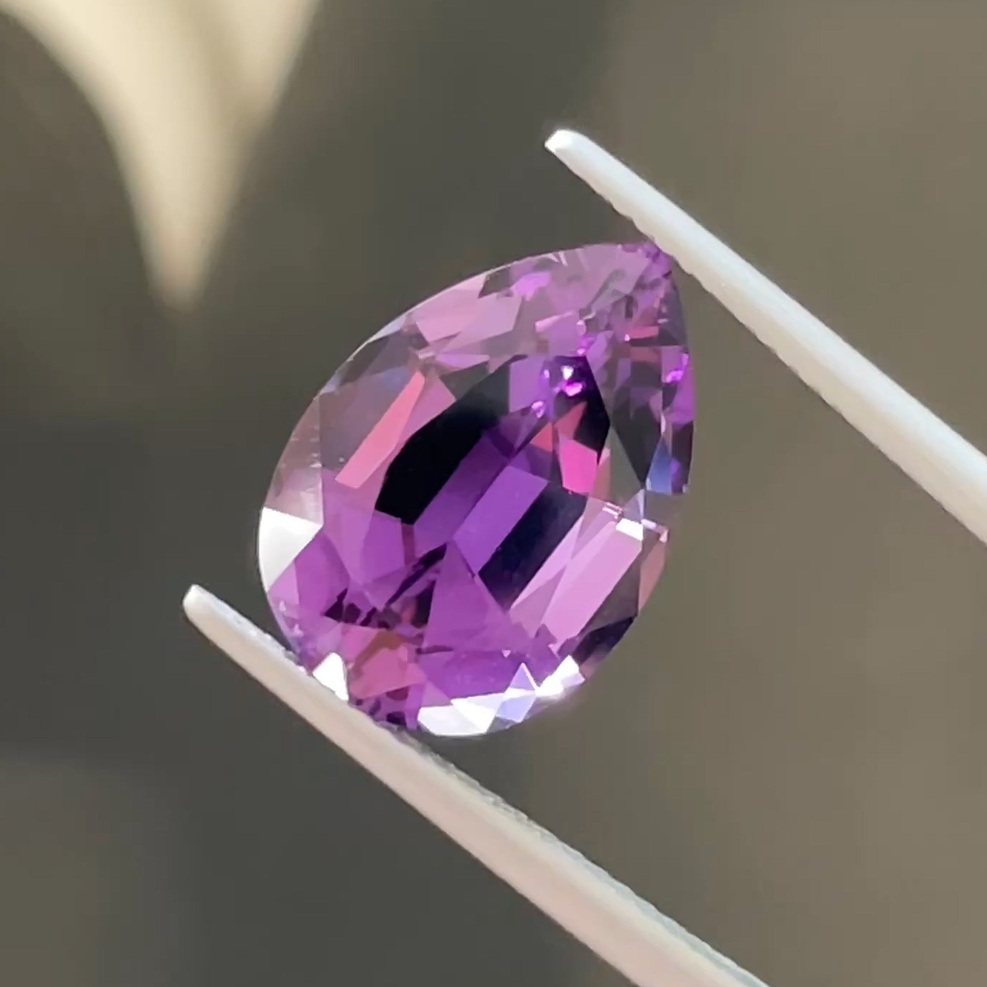 7.80 ct Amethyst from Rwanda, precision cut, face-up, view 10