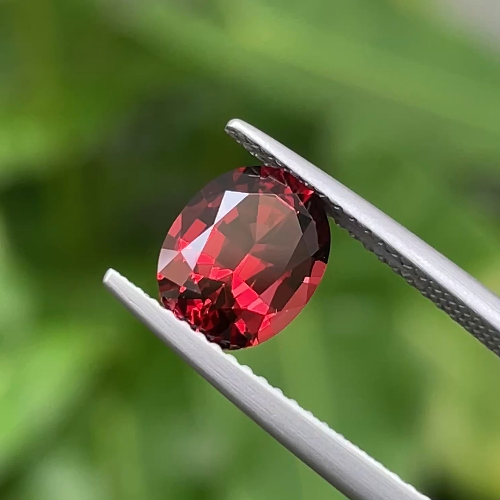 2.29 ct Red Almandine Garnet, precision cut, face-up, view 10