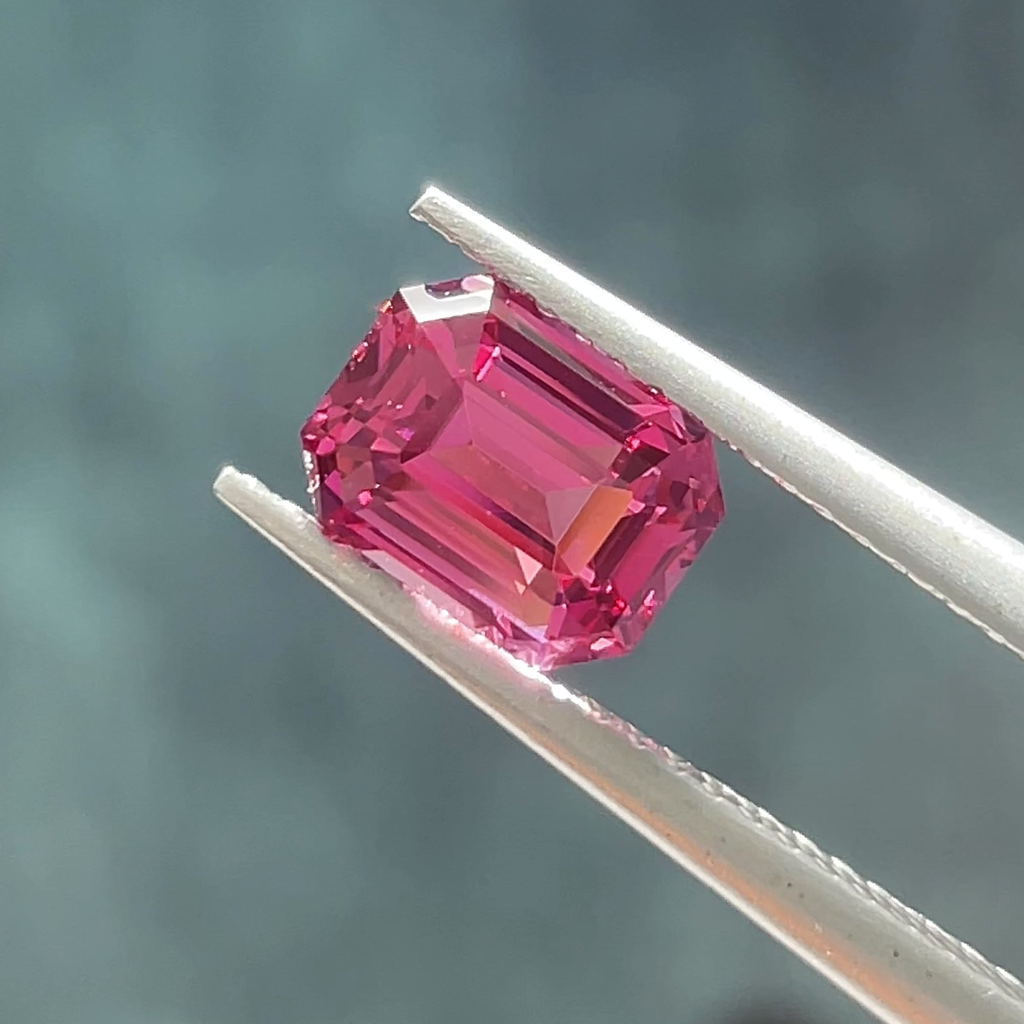 2.0 ct Purplish Pink Spinel from Tanzania, precision cut, face-up, view 13