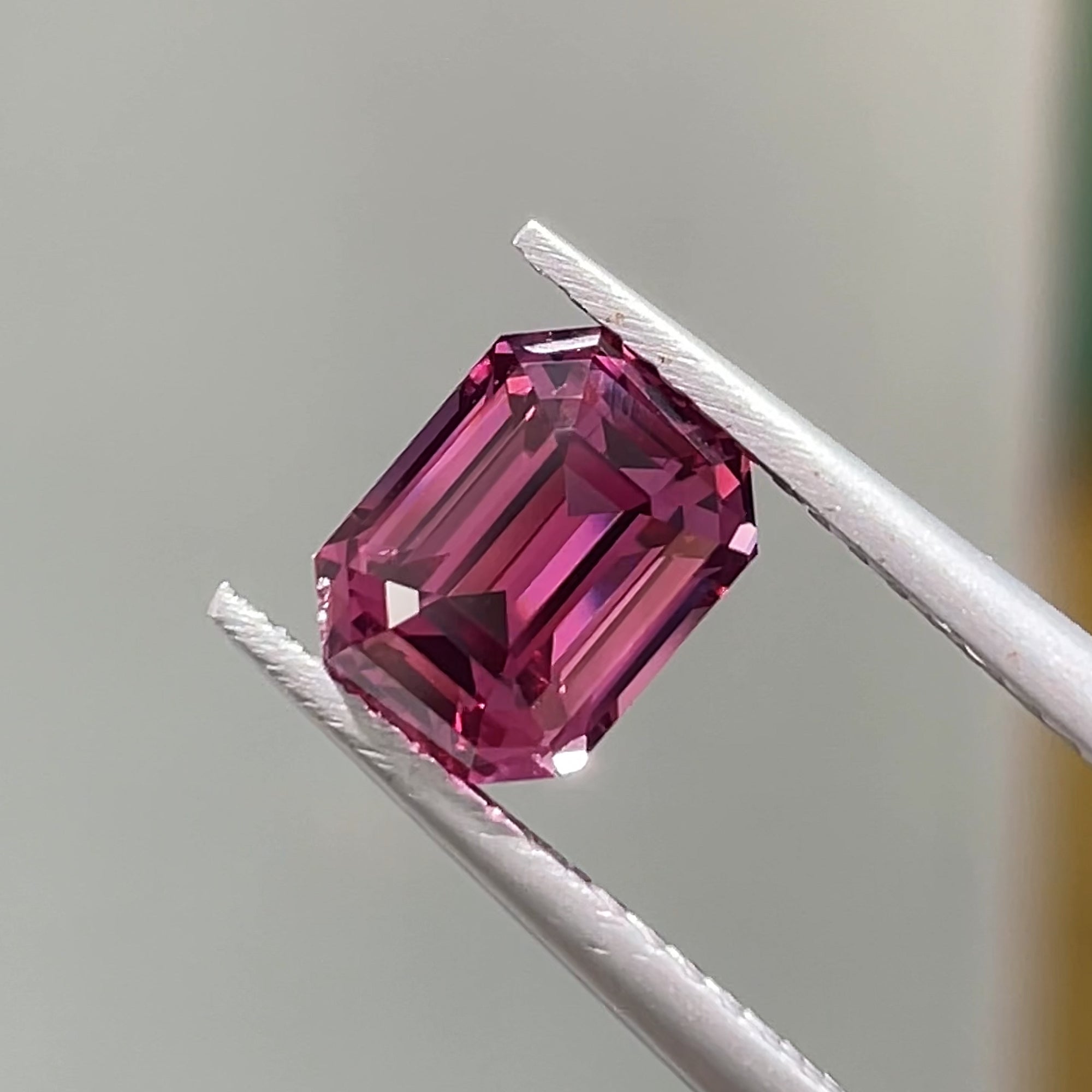 2.0 ct Purplish Pink Spinel from Tanzania, precision cut, face-up, view 15