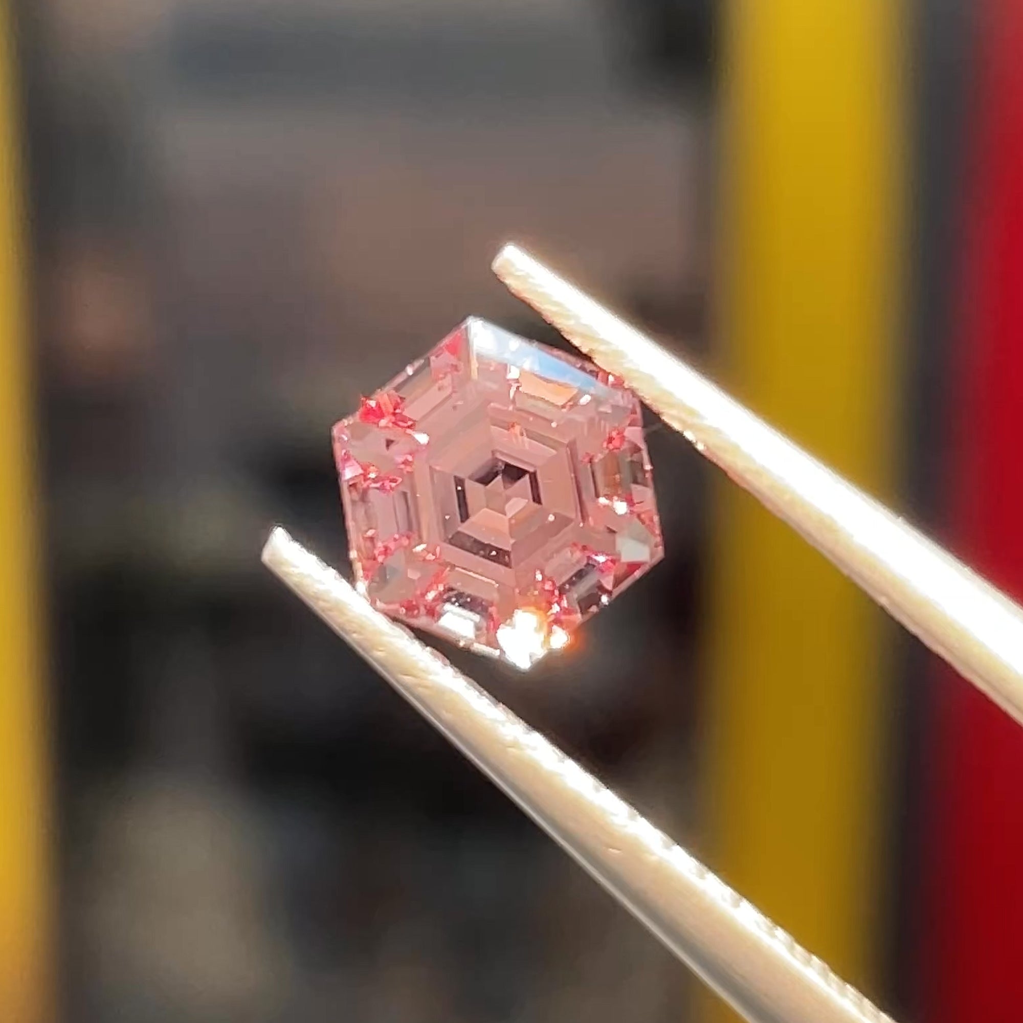 1.26 ct Peachy-Pink Mahenge Garnet, precision cut, face-up, view 10