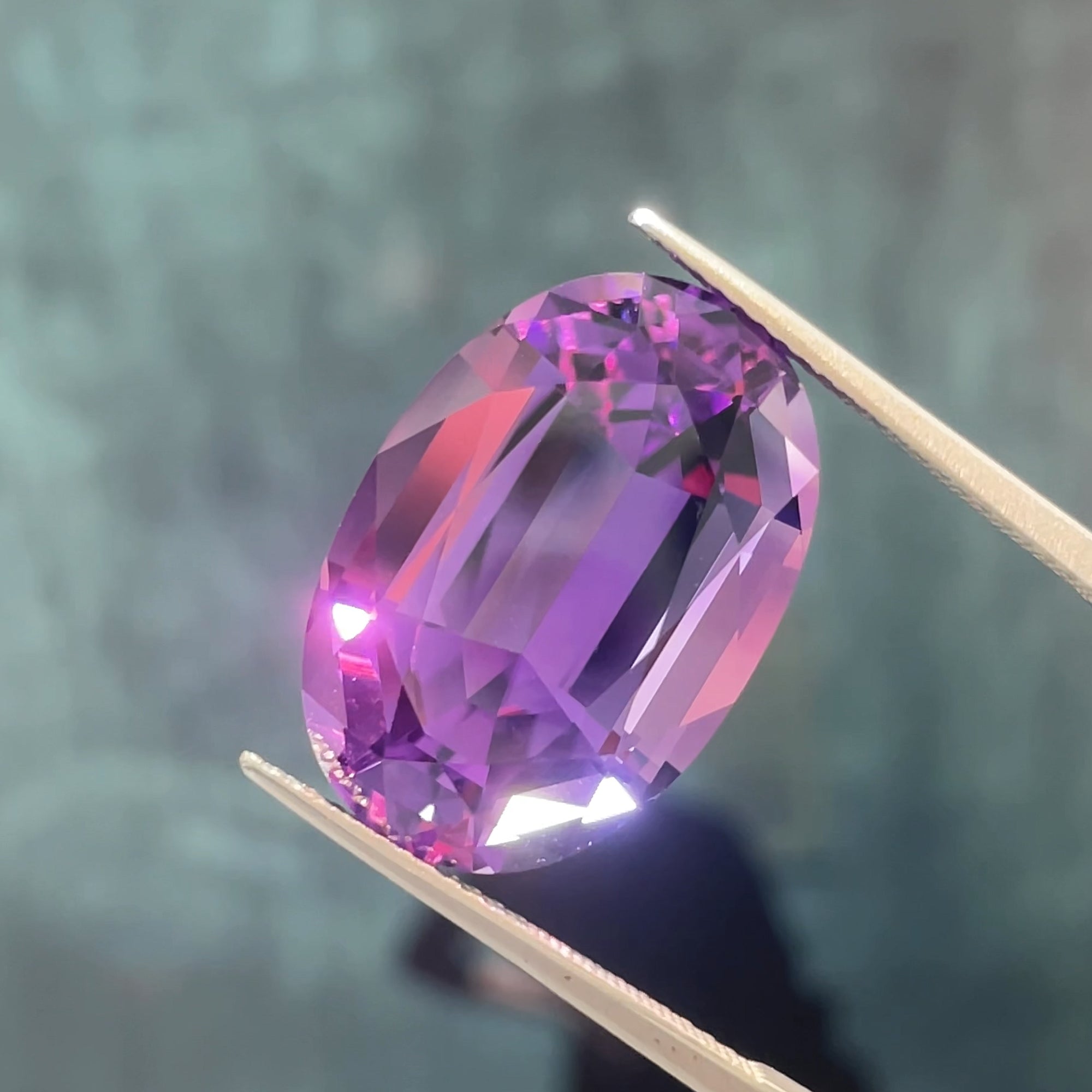 16.83 ct Amethyst from Rwanda, precision cut, face-up, view 10