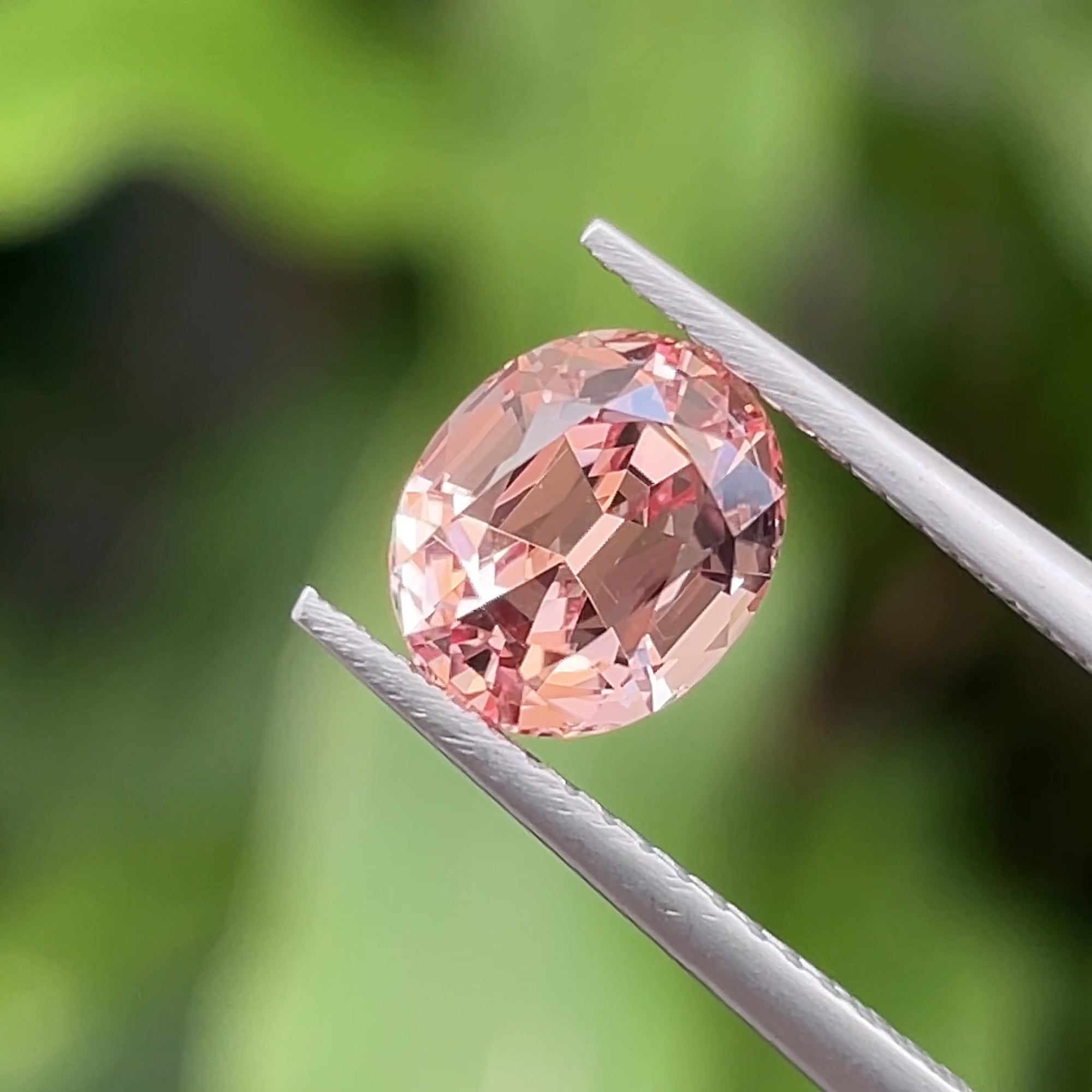 2.08 ct Sunset Rosé Mahenge Garnet, precision cut, view 16