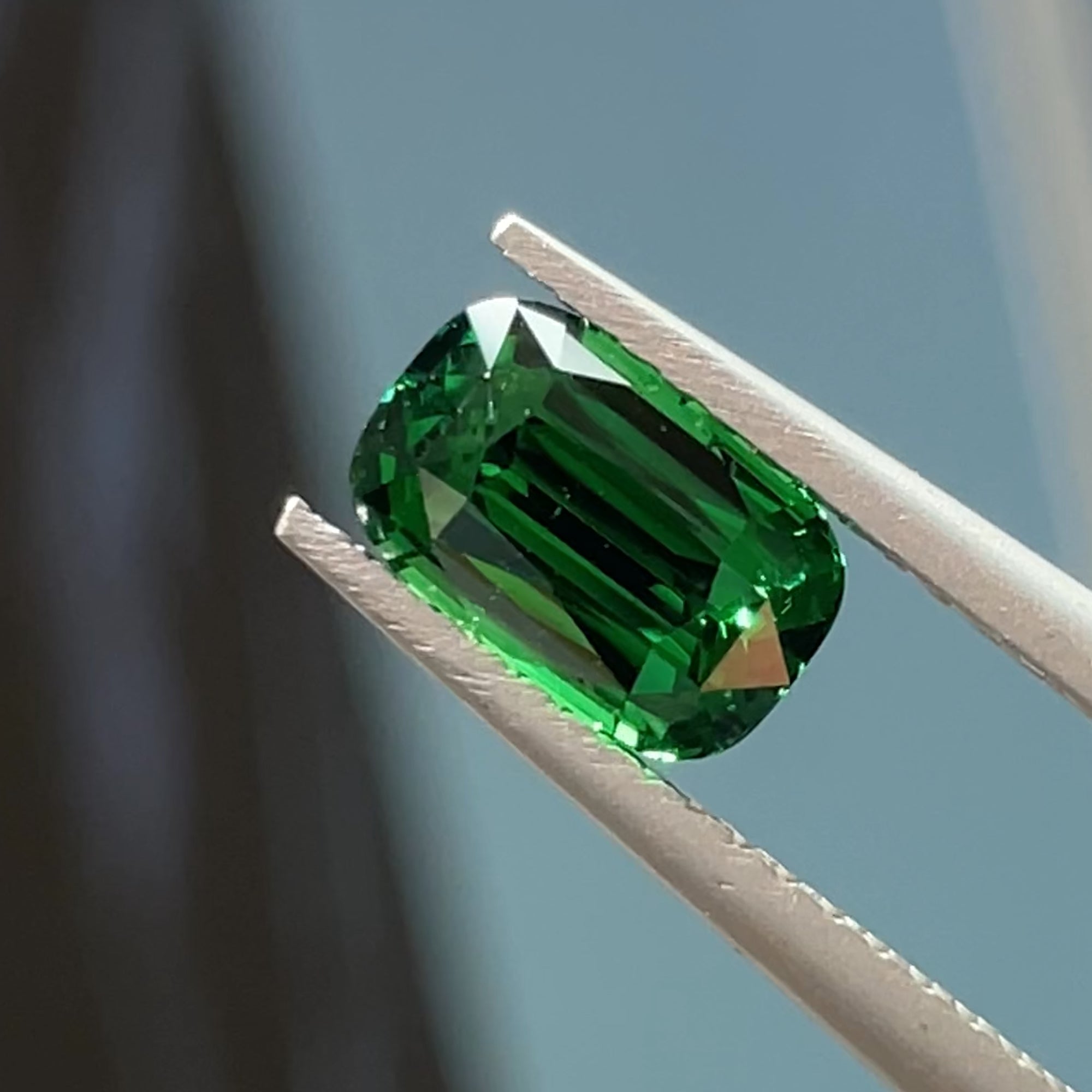1.40 ct Vivid Green Tsavorite from Kenya 🇰🇪