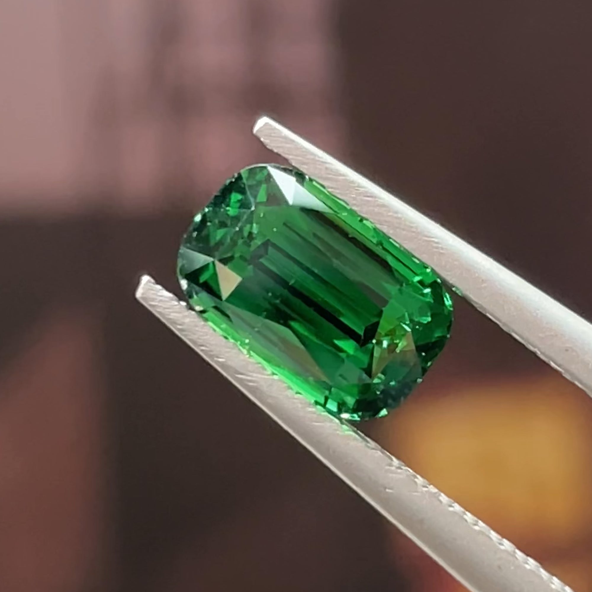 1.40 ct Vivid Green Tsavorite from Kenya 🇰🇪