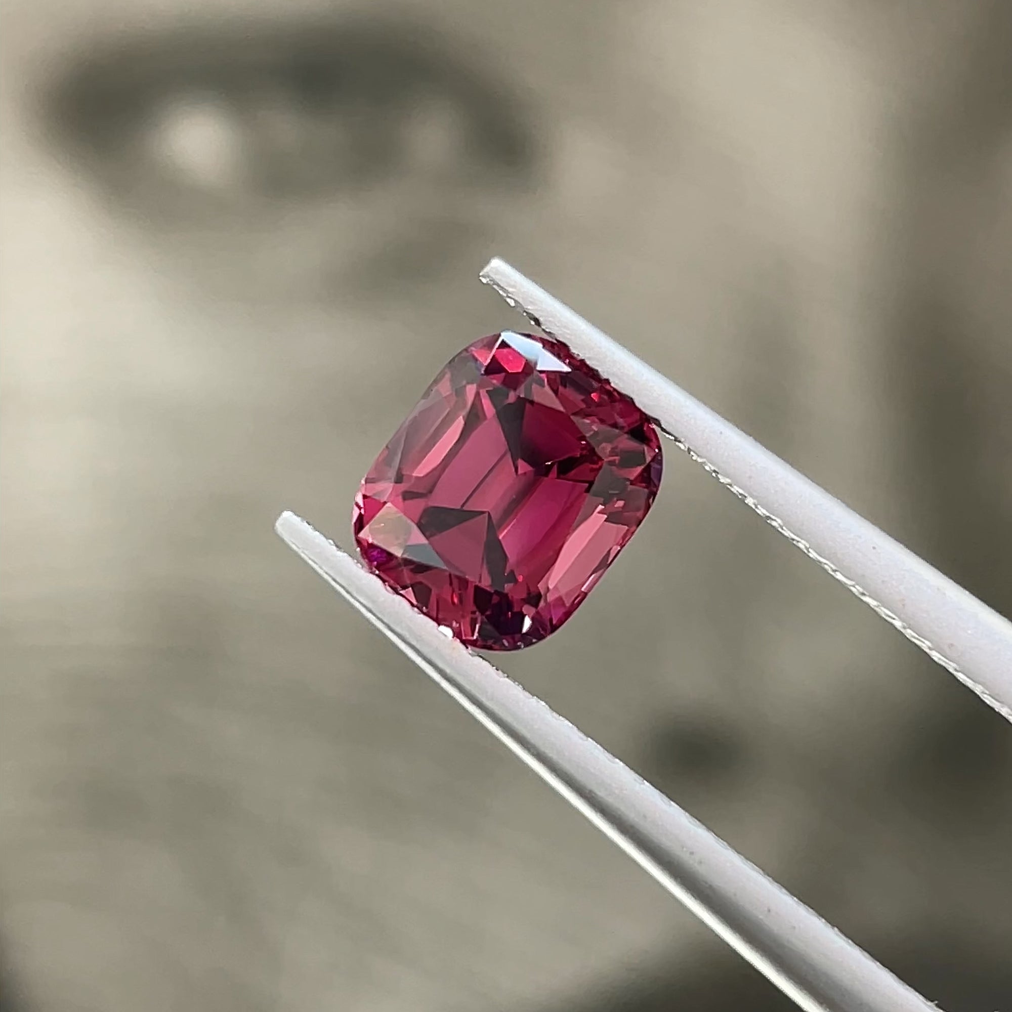 2.02 ct Umbalite Garnet from Tanzania, precision cut, view 6