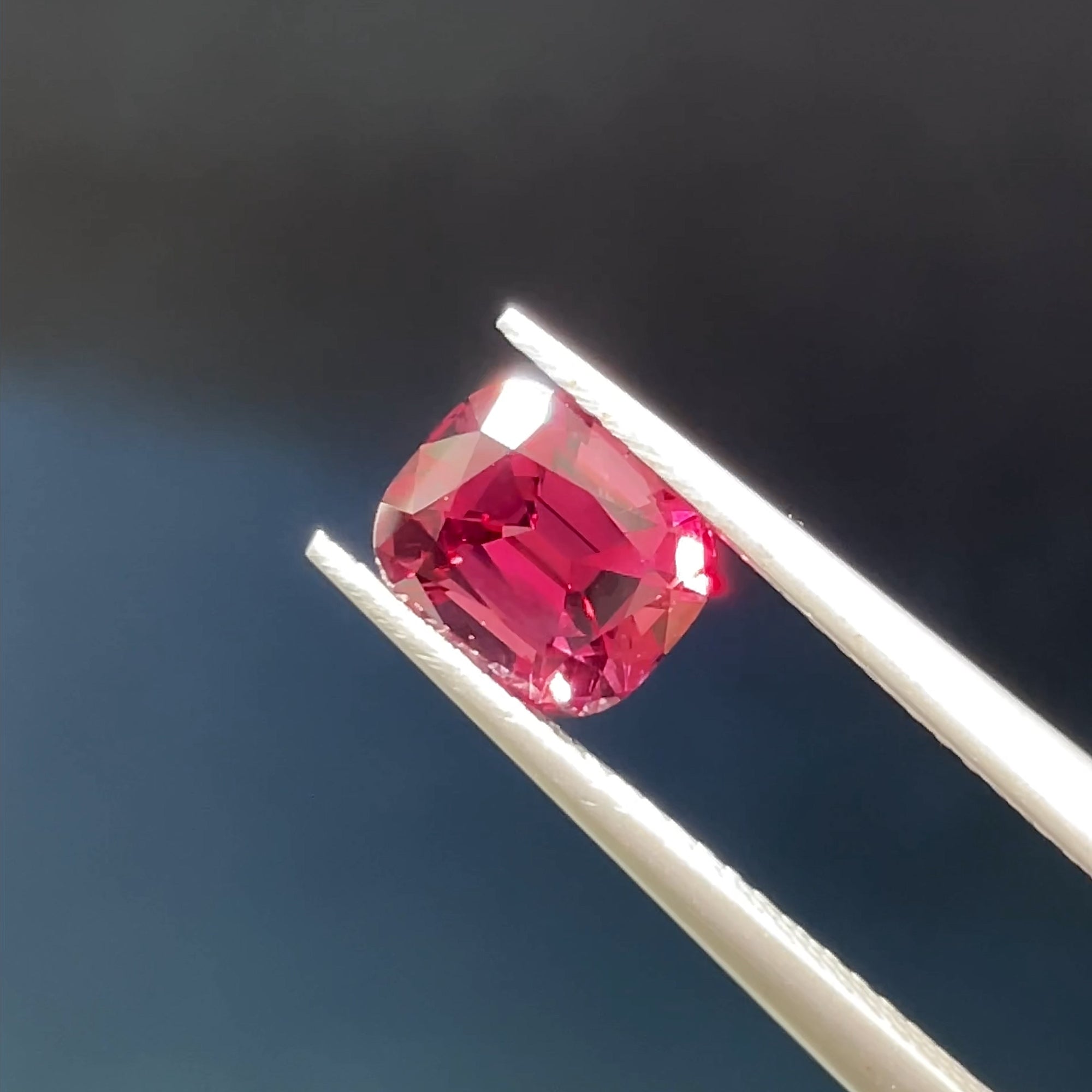 2.02 ct Umbalite Garnet from Tanzania, precision cut, view 7