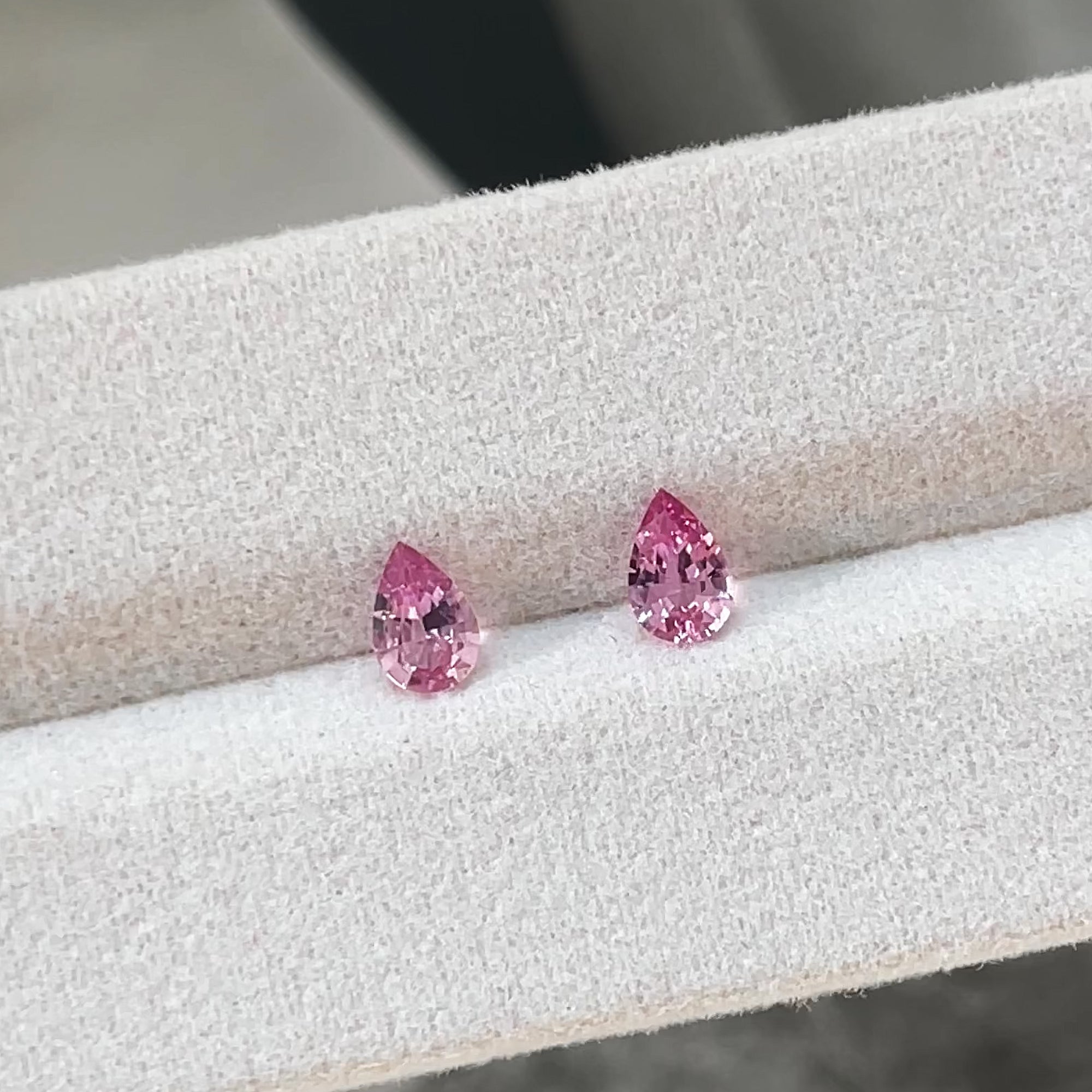 0.77 ct Pink Sapphire Pair from Madagascar 🇲🇬