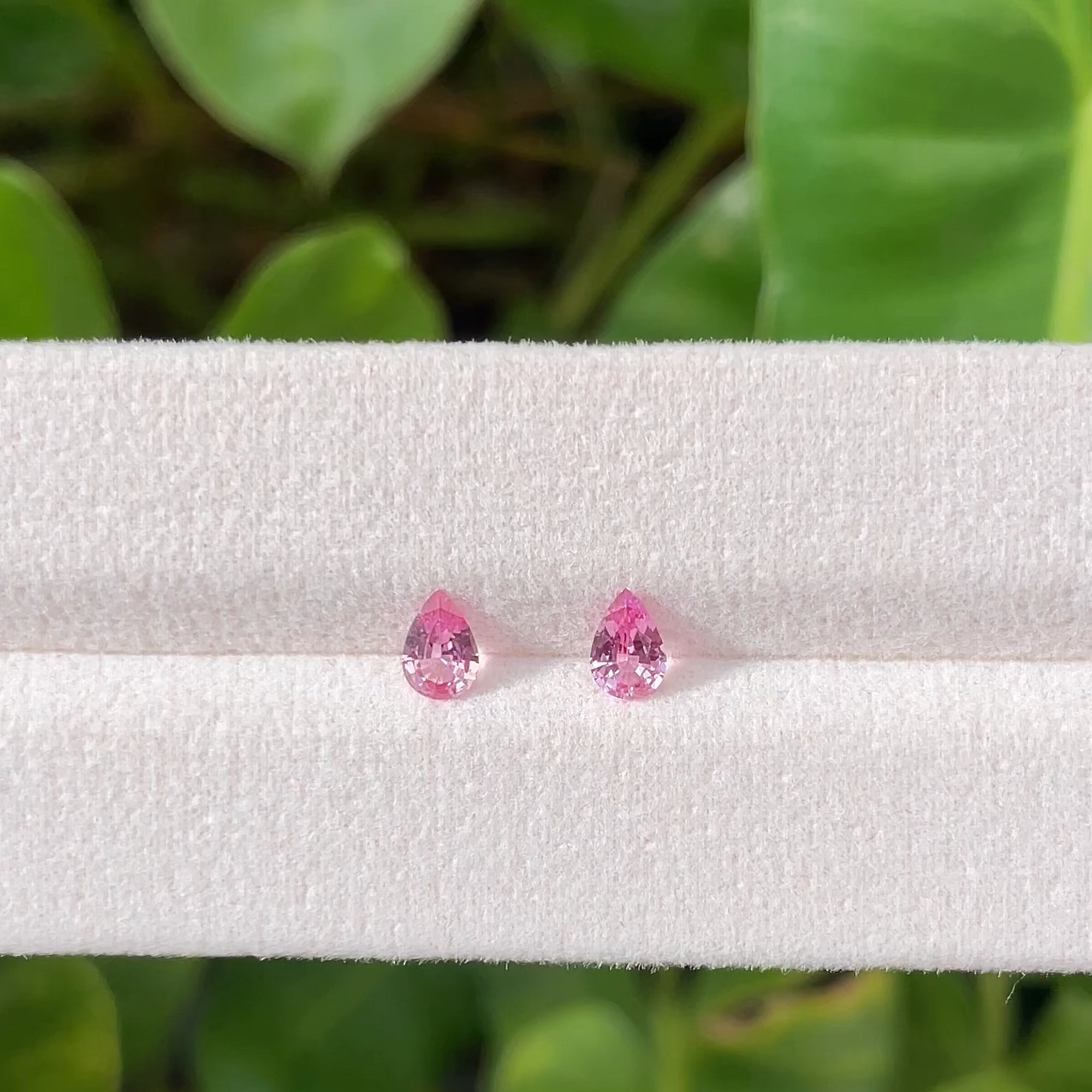 0.77 ct Pink Sapphire Pair from Madagascar 🇲🇬