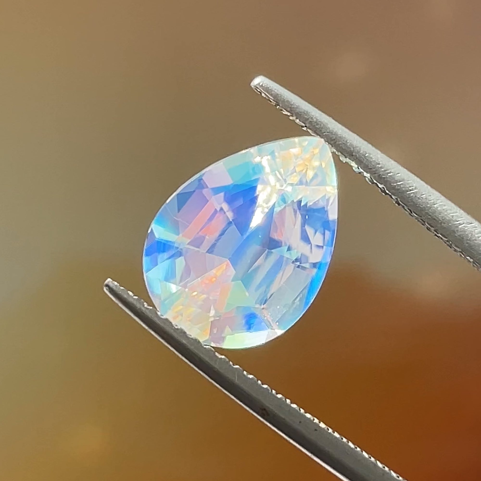 2.89 ct Rainbow Moonstone from Madagascar 🇲🇬