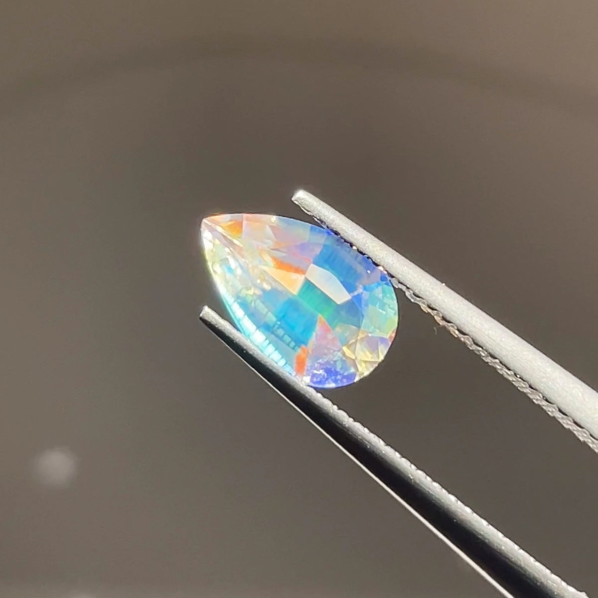 1.32 ct Rainbow Moonstone from Madagascar 🇲🇬