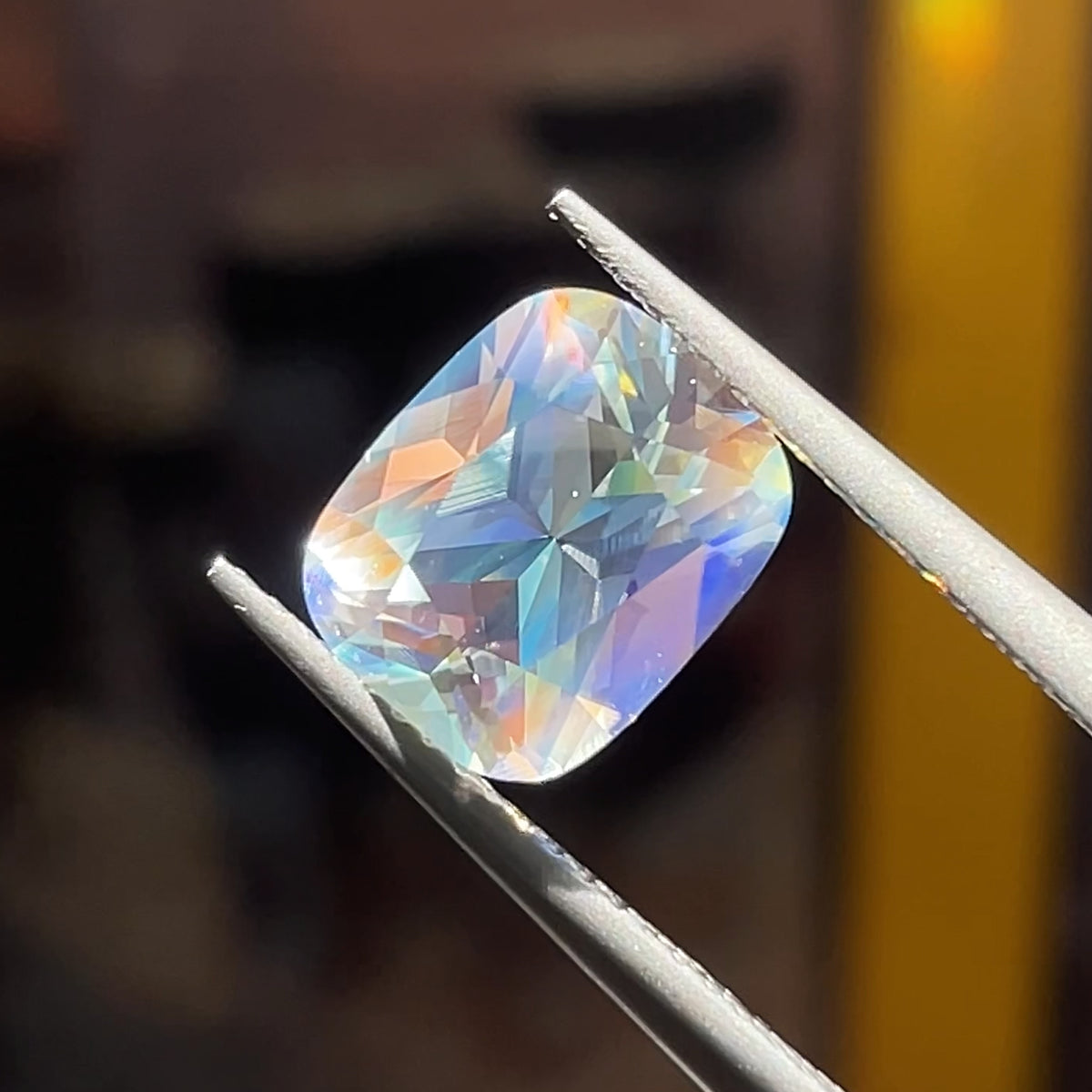 2.58 ct Rainbow Moonstone from Madagascar 🇲🇬
