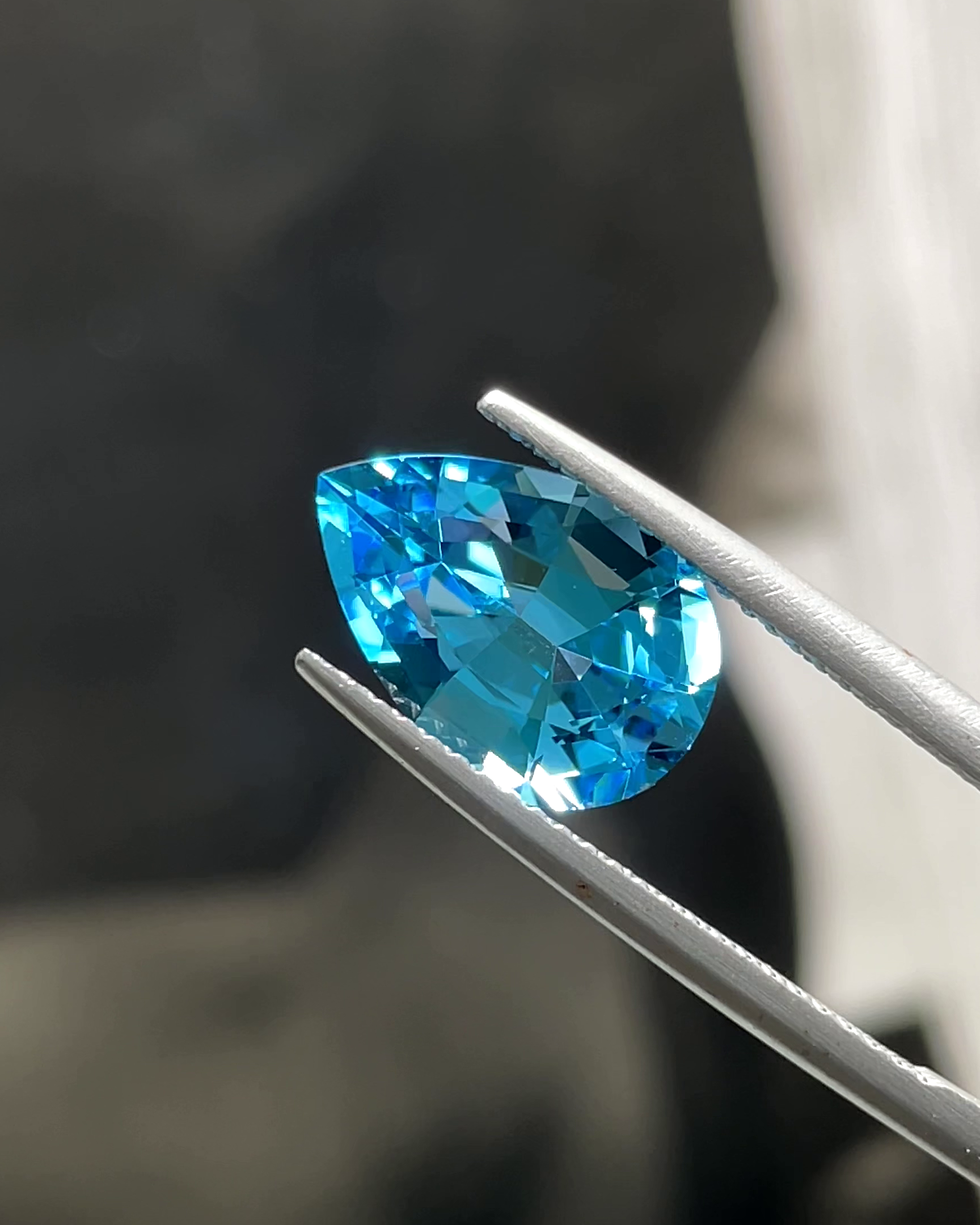 3.78 ct Swiss Blue Topaz from Brazil 🇧🇷