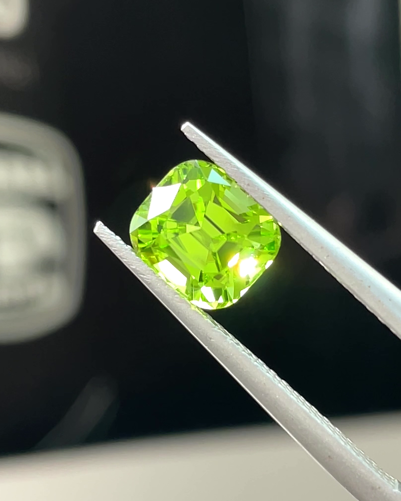 2.05 ct Apple Green Peridot from Pakistan 🇵🇰