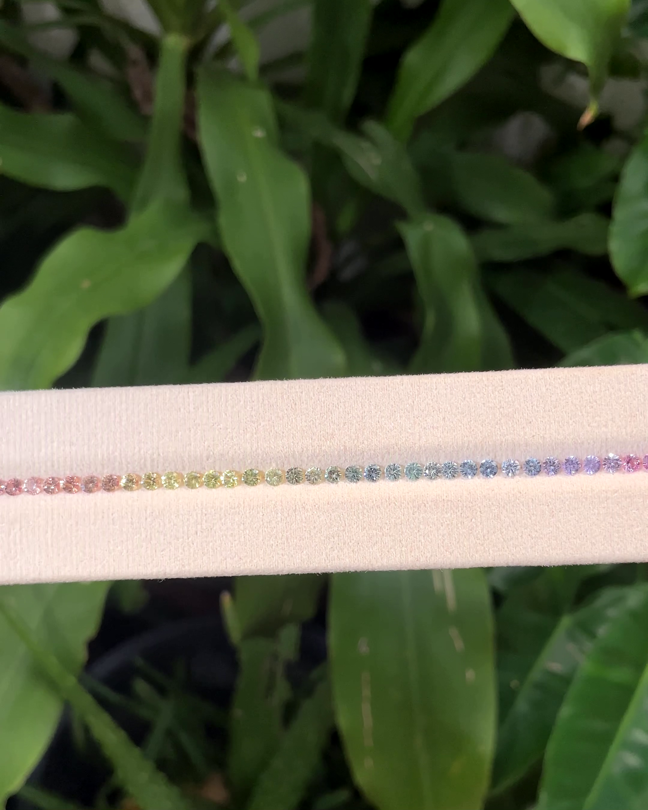 4.96 ct Rainbow Sapphire Set (43 pieces) from Madagascar 🇲🇬