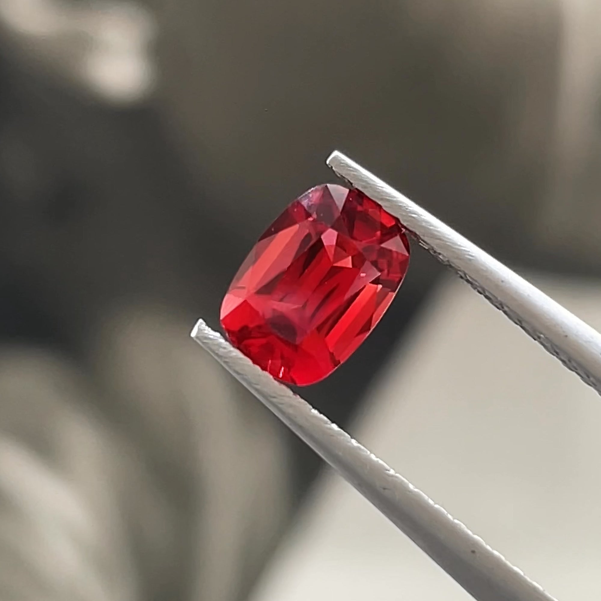 0.83 ct Red Sunstone from Congo, precision cut, face-up, view 10