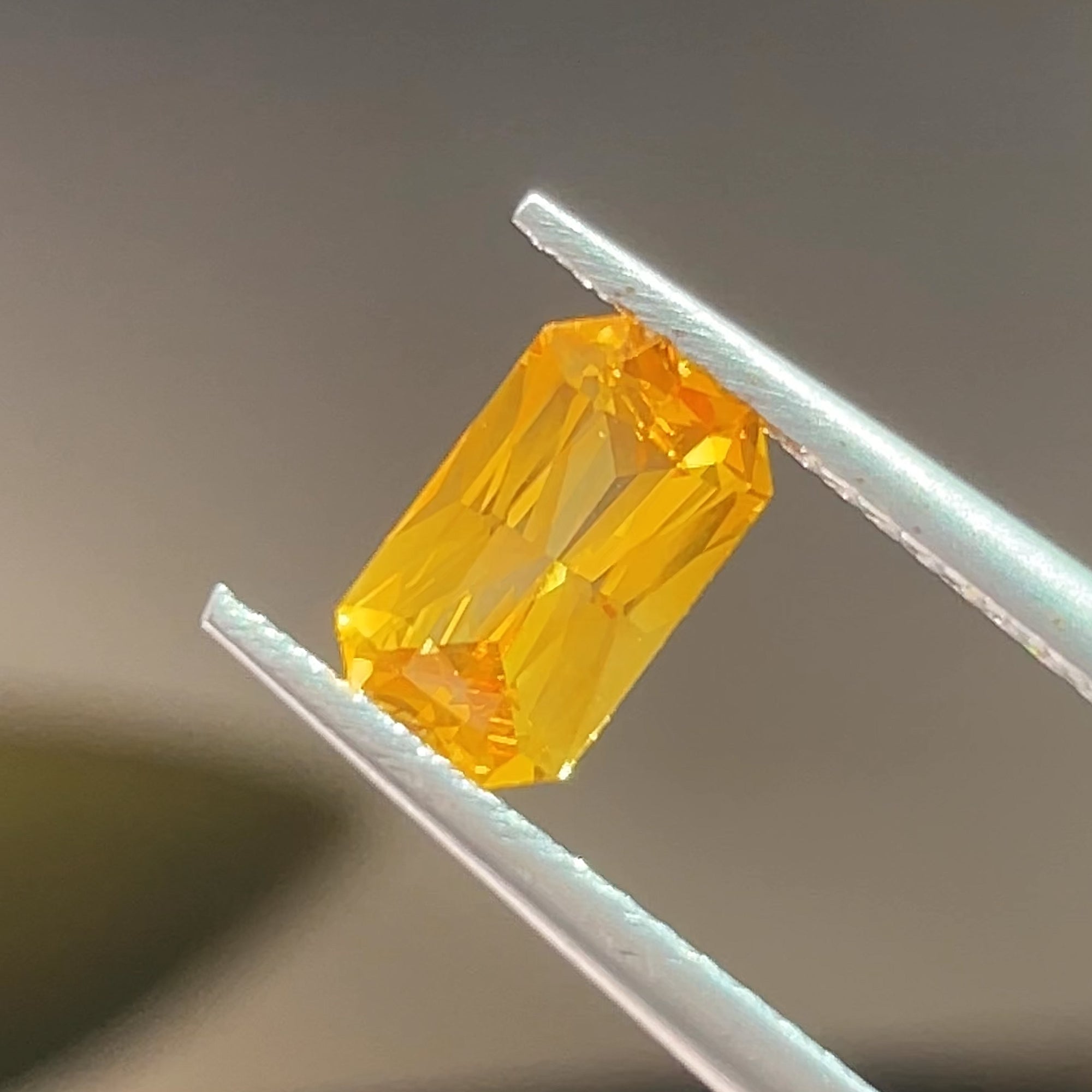 0.93 ct Golden Yellow Sapphire from Sri Lanka, face-up, view 9