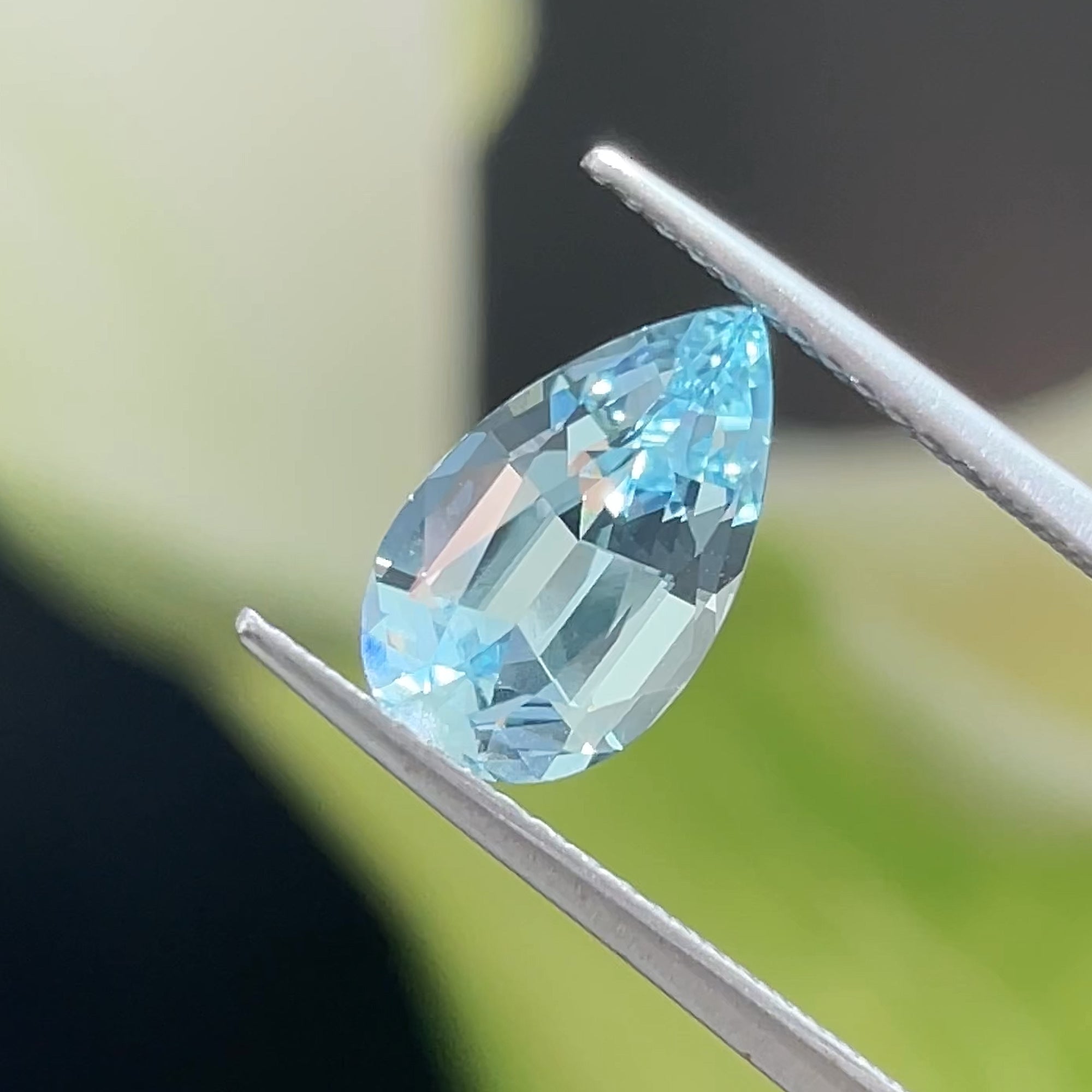 1.73 ct Aquamarine from Madagascar, precision cut, face-up, view 9