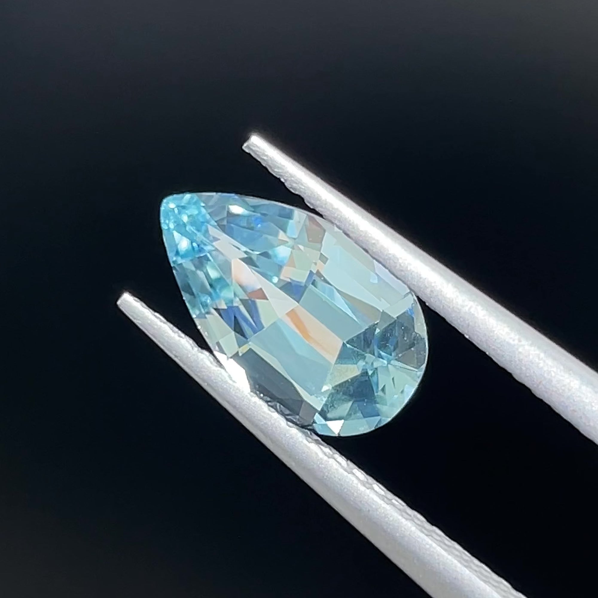 1.73 ct Aquamarine from Madagascar, precision cut, face-up, view 10