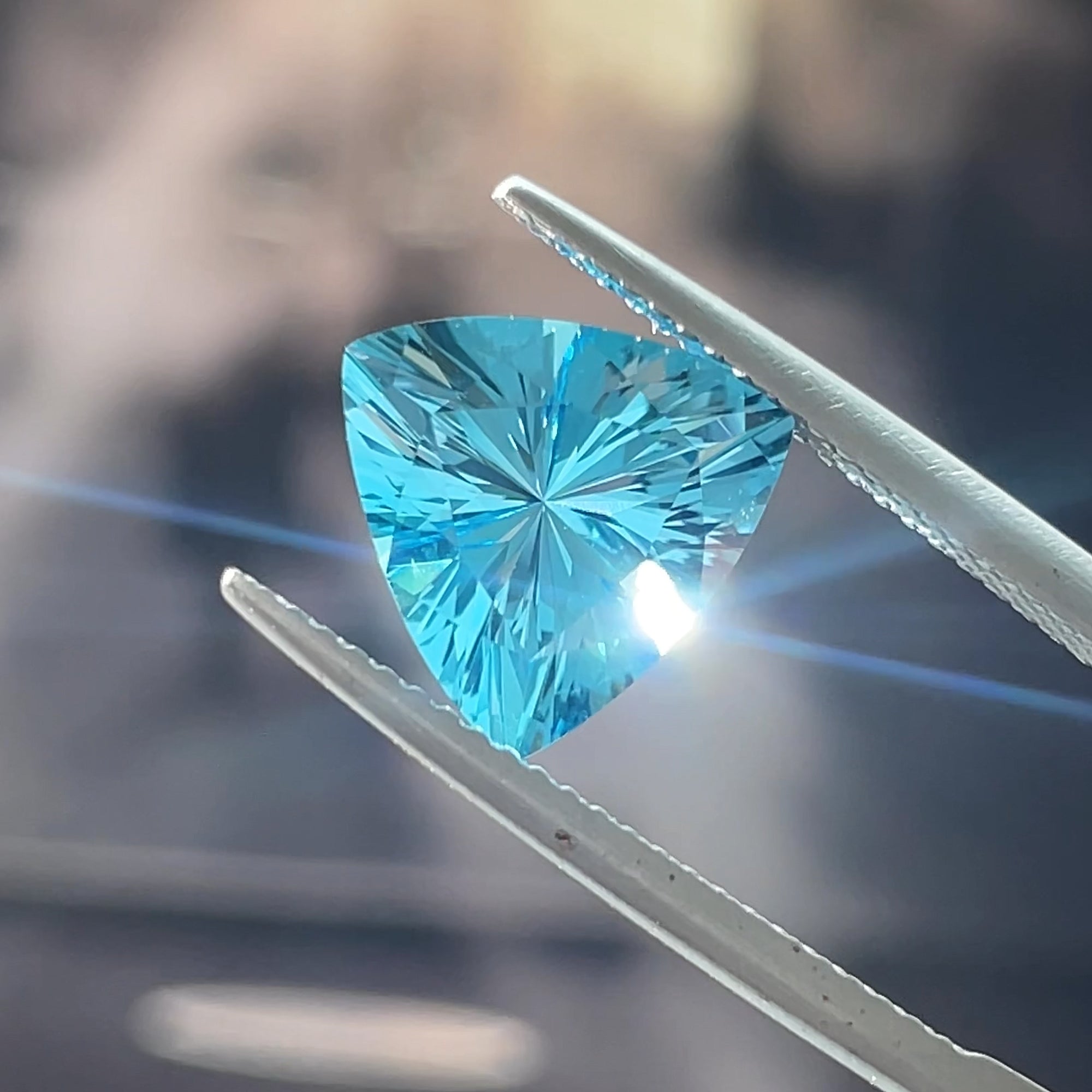 4.32 ct Swiss Blue Topaz from Brazil, precision cut, face-up, view 10