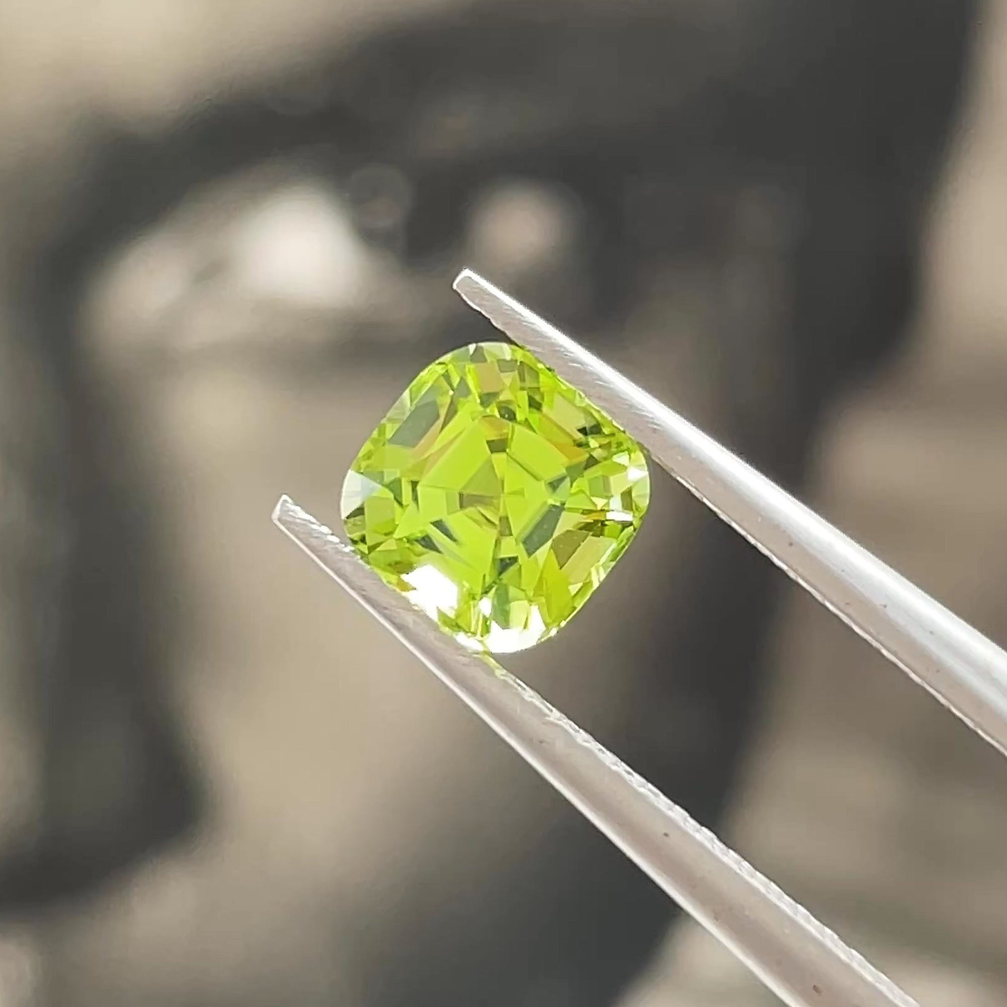 1.58 ct Apple Green Peridot from Pakistan 🇵🇰