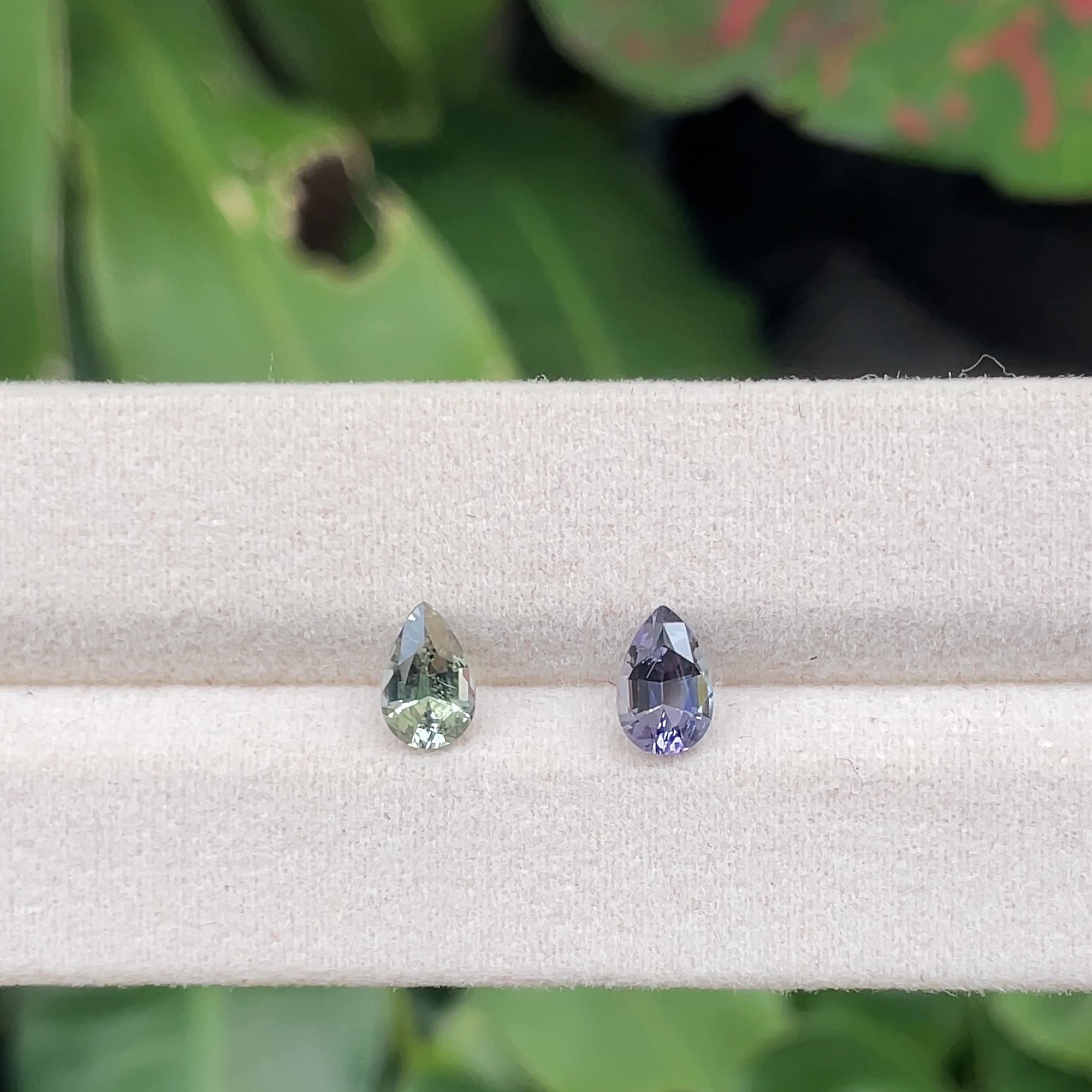 1.98 ct Tanzanite Toi & Moi from Tanzania, precision cut, face-up, view 8
