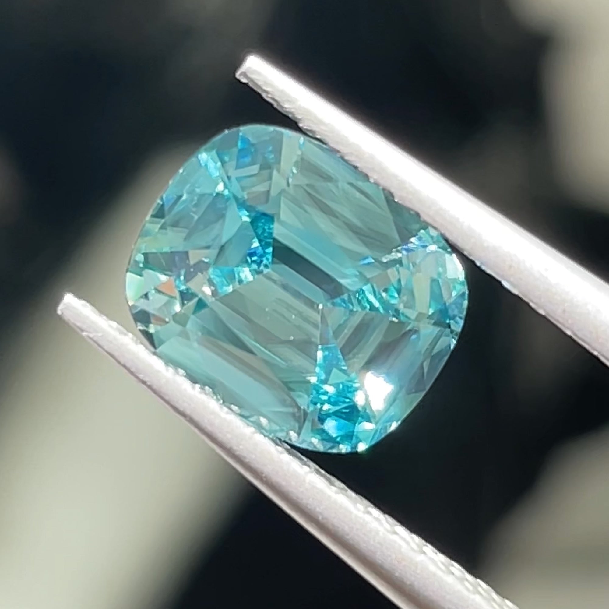 2.51 ct Sky Blue Zircon from Cambodia, precision cut, face-up, view 8