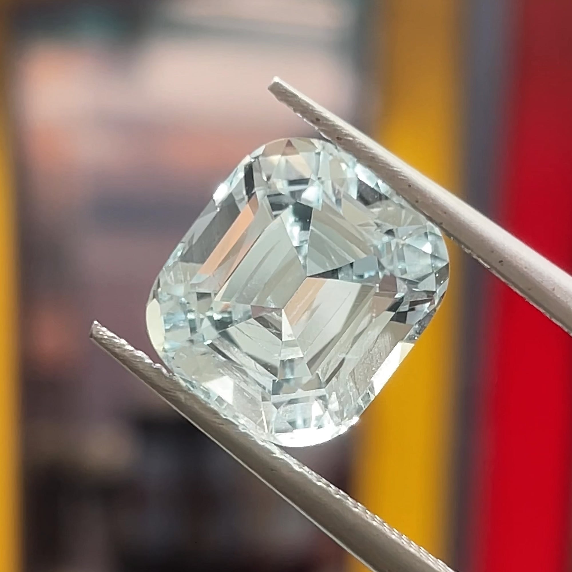 4.58 ct Light Blue Aquamarine from Mozambique, precision cut, face-up, view 7