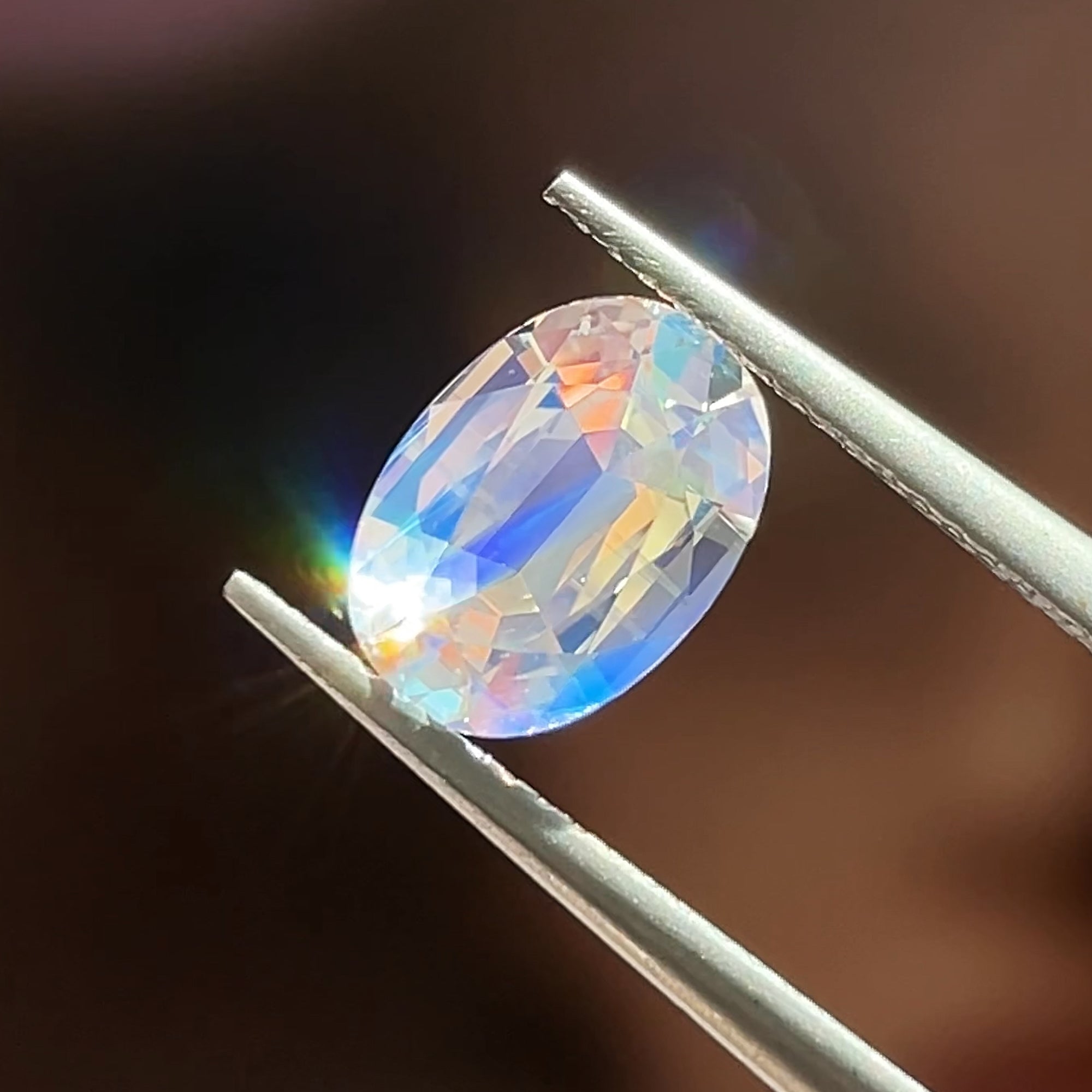 1.60 ct Rainbow Moonstone from Madagascar, precision cut, view 3