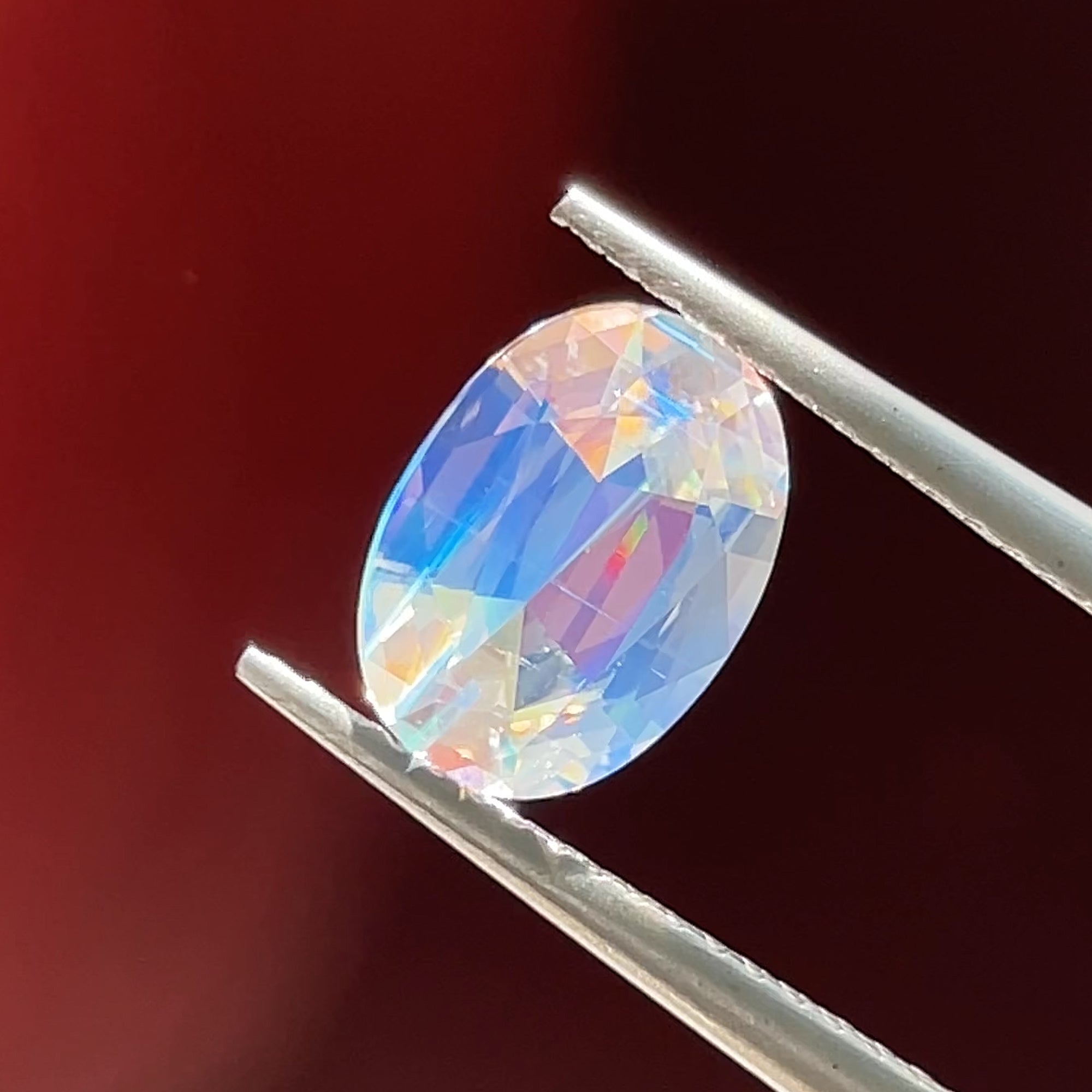 1.60 ct Rainbow Moonstone from Madagascar, precision cut, view 7