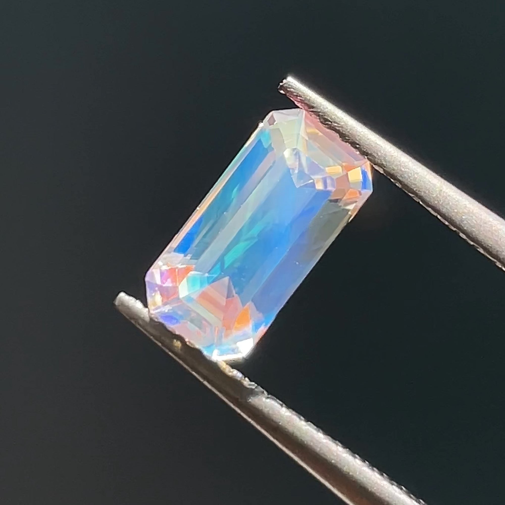 1.27 ct Rainbow Moonstone from Madagascar, precision cut, face-up, view 8