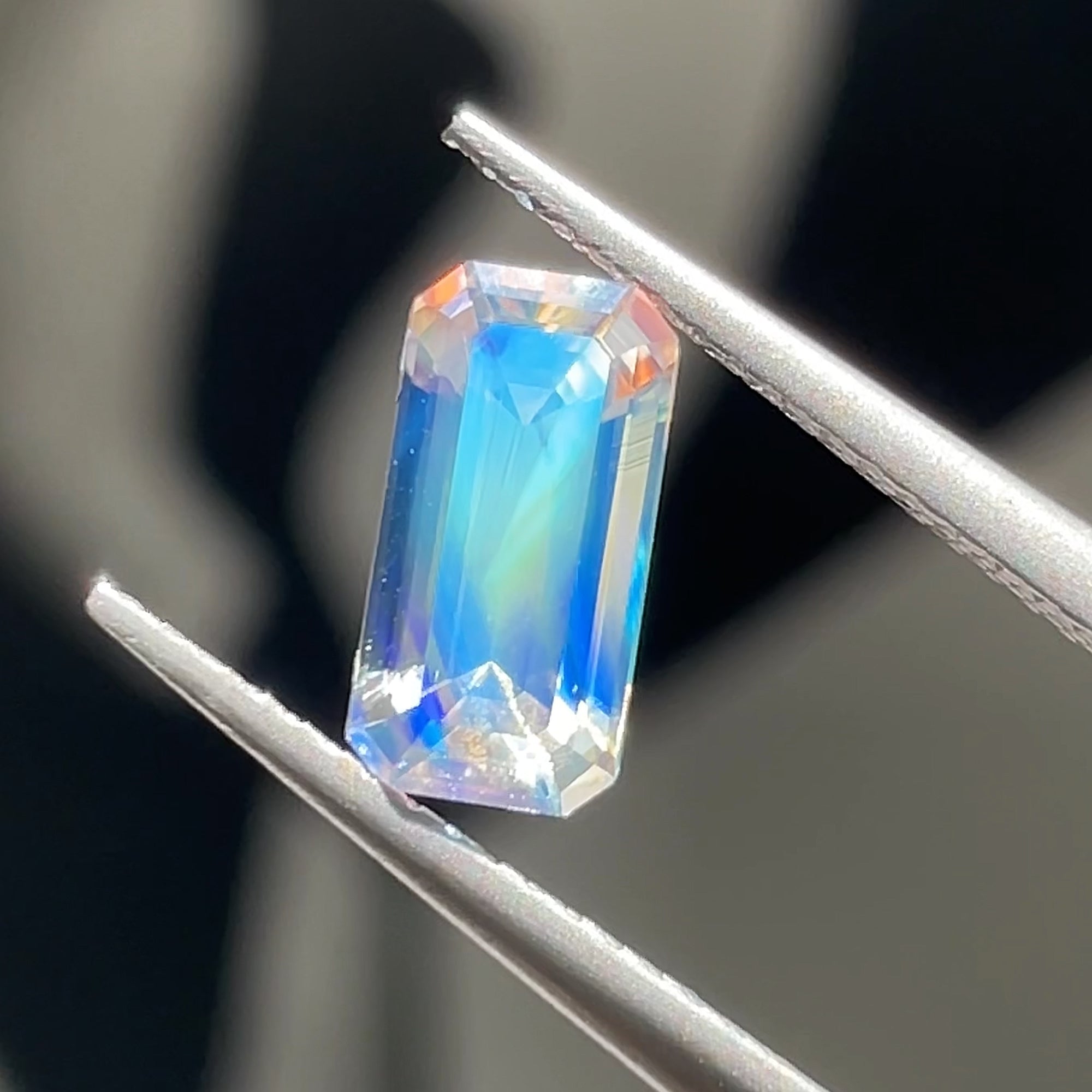 1.27 ct Rainbow Moonstone from Madagascar, precision cut, face-up, view 7