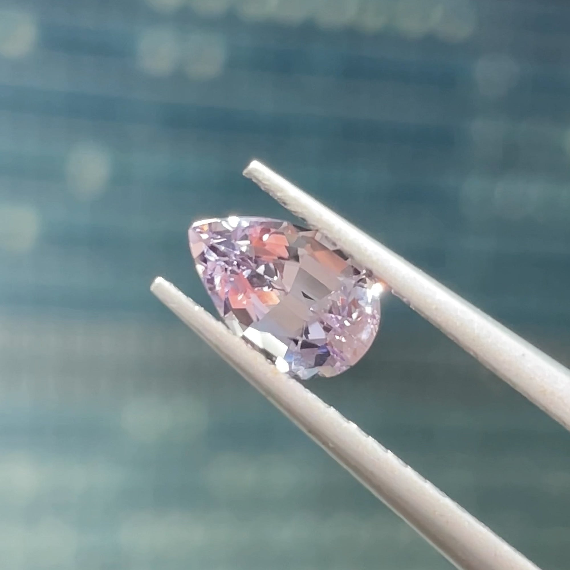 0.92 ct Wisteria Spinel from Tanzania, precision cut, face-up, view 10