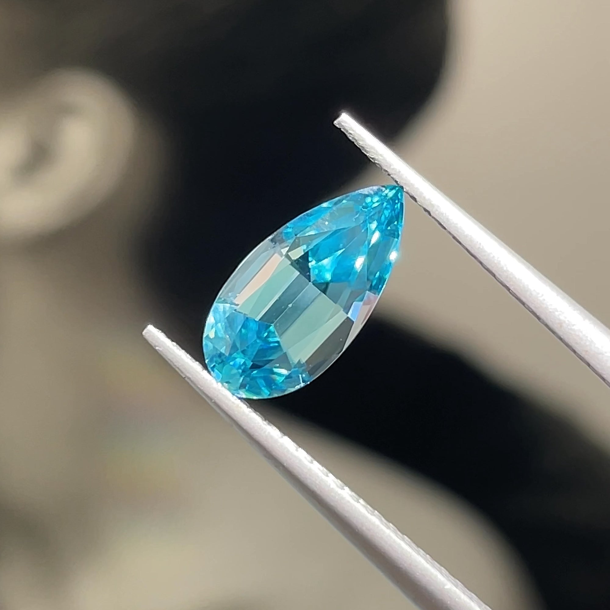 2.82 ct Blue Zircon from Cambodia, precision cut, face-up, view 9