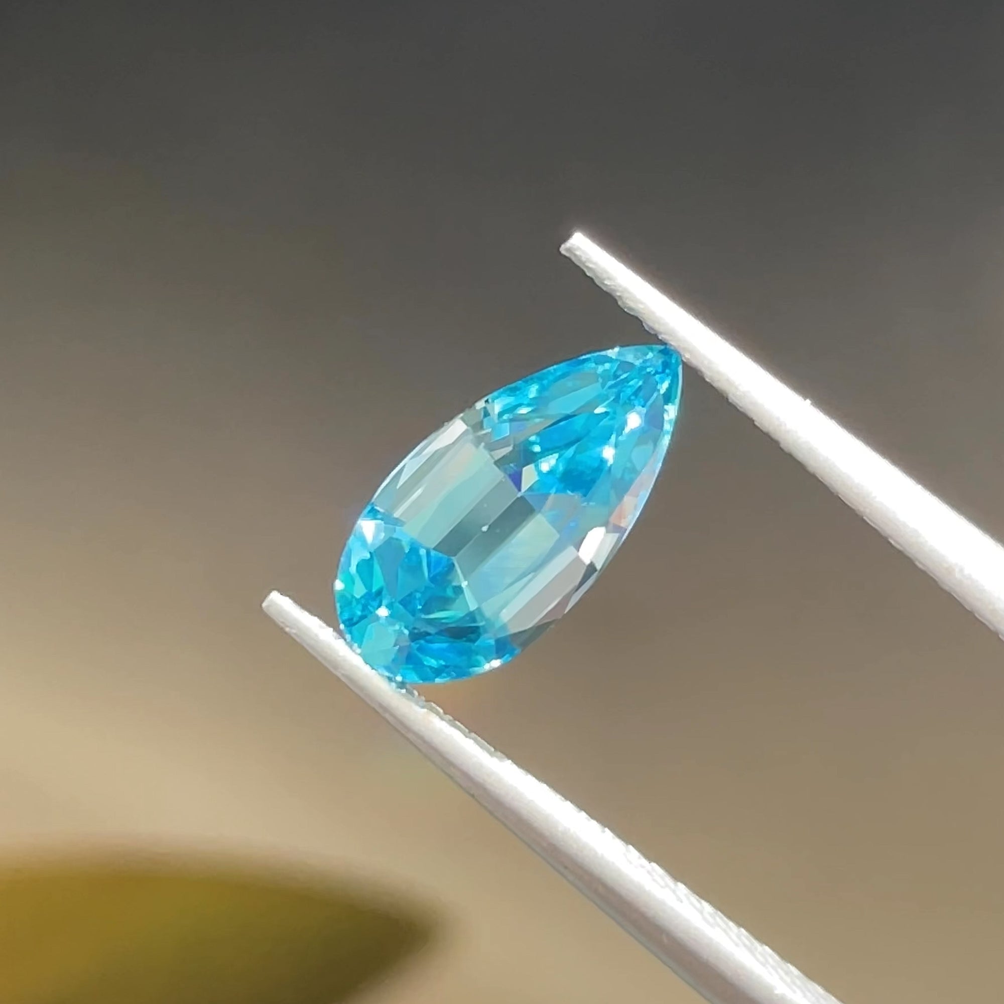 2.82 ct Blue Zircon from Cambodia, precision cut, face-up, view 10