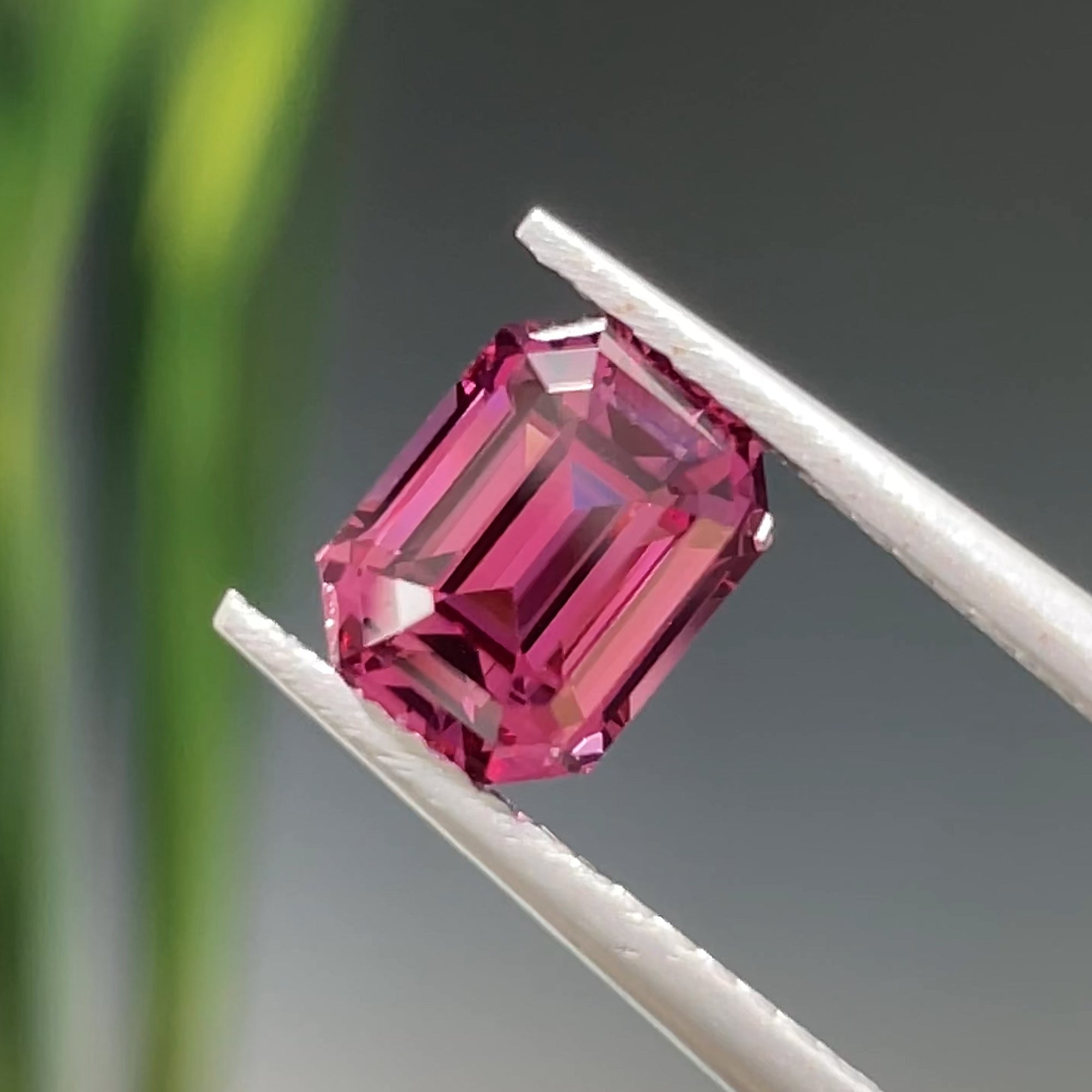 2.0 ct Purplish Pink Spinel from Tanzania, precision cut, face-up, view 17