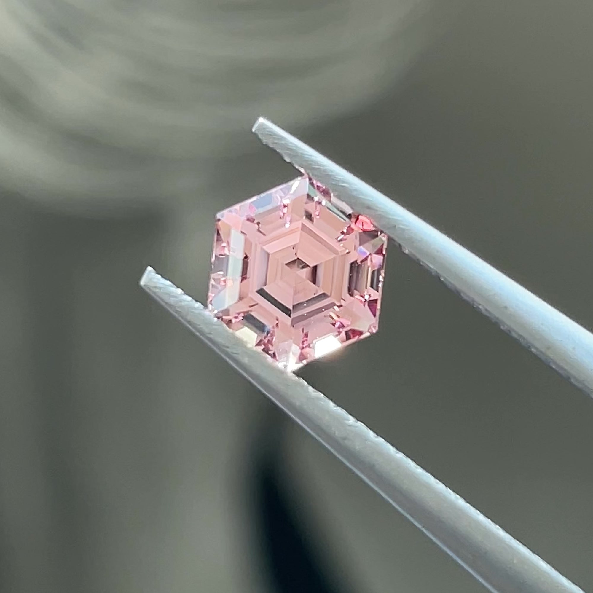 1.26 ct Peachy-Pink Mahenge Garnet, precision cut, face-up, view 6