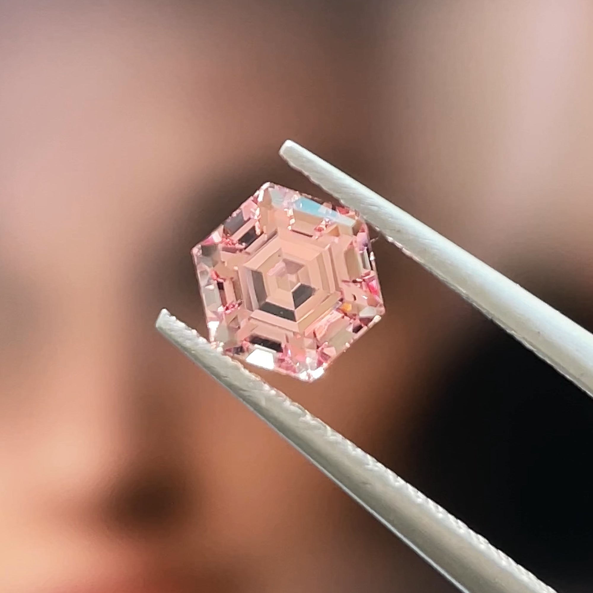 1.26 ct Peachy-Pink Mahenge Garnet, precision cut, face-up, view 11